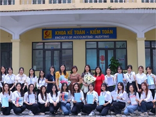 Bảo vệ đề tài nghiên cứu khoa học 2024 khoa Kế toán - Kiểm toán của sinh viên