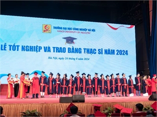 Lễ trao bằng tốt nghiệp cho tân cử nhân, thạc sỹ, tiến sĩ trường Kinh tế - Trường Đại học Công nghiệp Hà Nội năm 2024