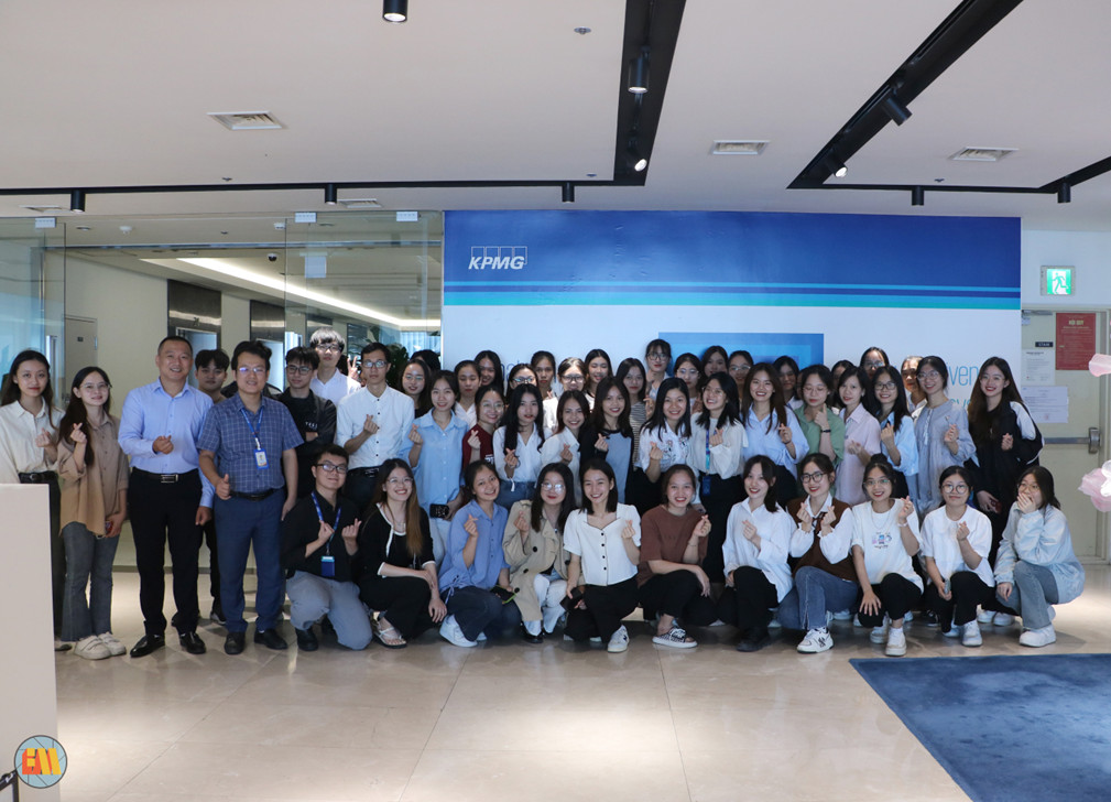 Chuyến tham quan nhiều ý nghĩa của sinh viên ngành Kiểm toán tại Công ty TNHH KPMG