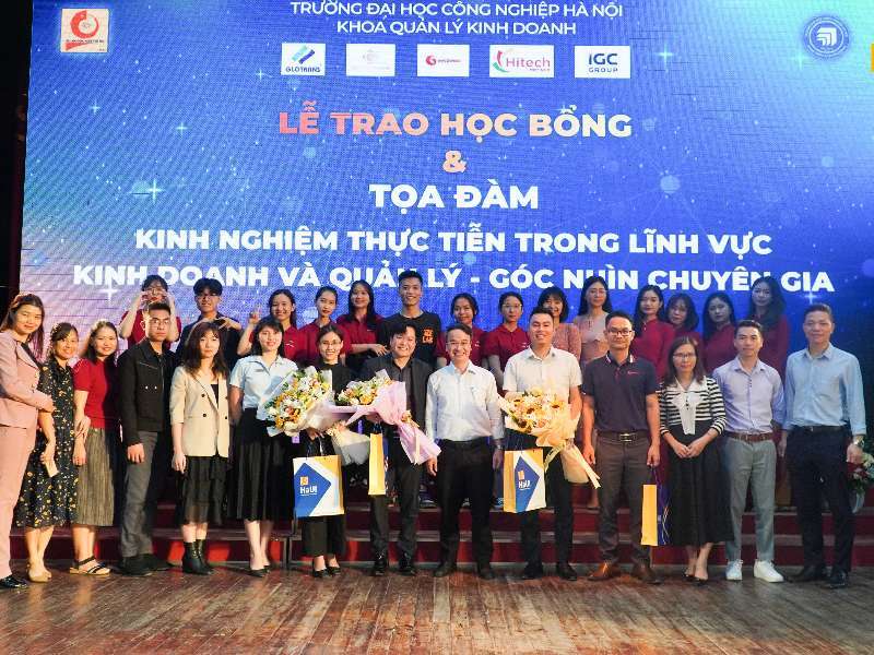 Sinh viên Quản trị kinh doanh, Logistics & Quản lý chuỗi cung ứng tiếp nhận kiến thức dưới góc nhìn chuyên gia