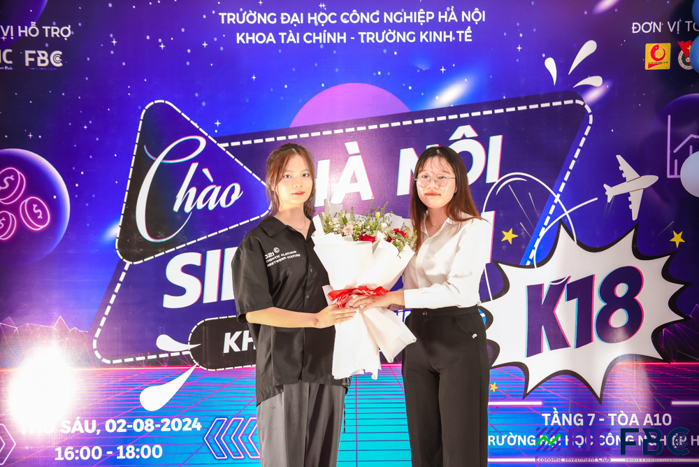 CHƯƠNG TRÌNH “CHÀO HÀ NỘI - SINH VIÊN K18 KHOA TÀI CHÍNH”