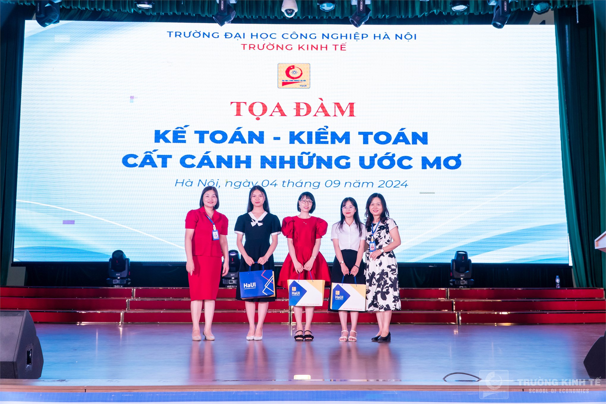 Toạ đàm “Kế toán Kiểm toán - cất cánh những ước mơ”