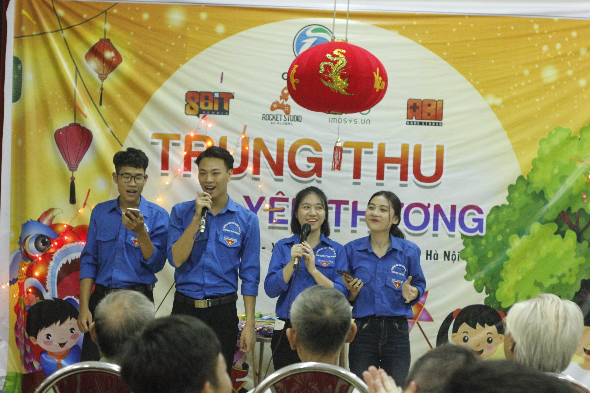 Quản lý kinh doanh -Chương trình `Trung Thu Yêu Thương`, thăm làng trẻ hữu nghị Xuân Phương