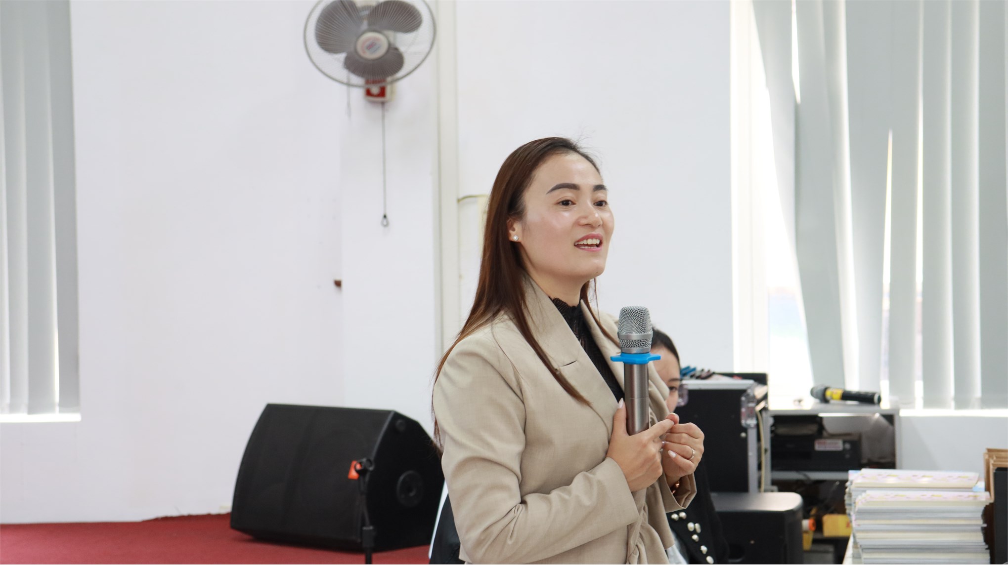 Tham quan thực tế doanh nghiệp Trường Kinh tế: sinh viên ngành Marketing hào hứng tham quan thực tế tại Công ty cổ phần văn phòng phẩm Hồng Hà