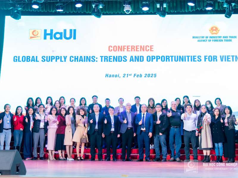 Chuyên gia Hoa Kỳ chỉ ra “điểm sáng" cho logistics Việt Nam và những bài học cho sinh viên HaUI