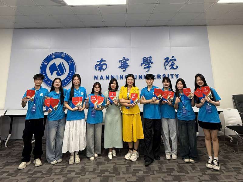 Đoàn Trường Đại học Công nghiệp Hà Nội tham quan tại đại học Nam Ninh- Quảng Tây- Trung Quốc cùng với trải nghiệm Văn Hoá dân tộc Choang - Trung Quốc