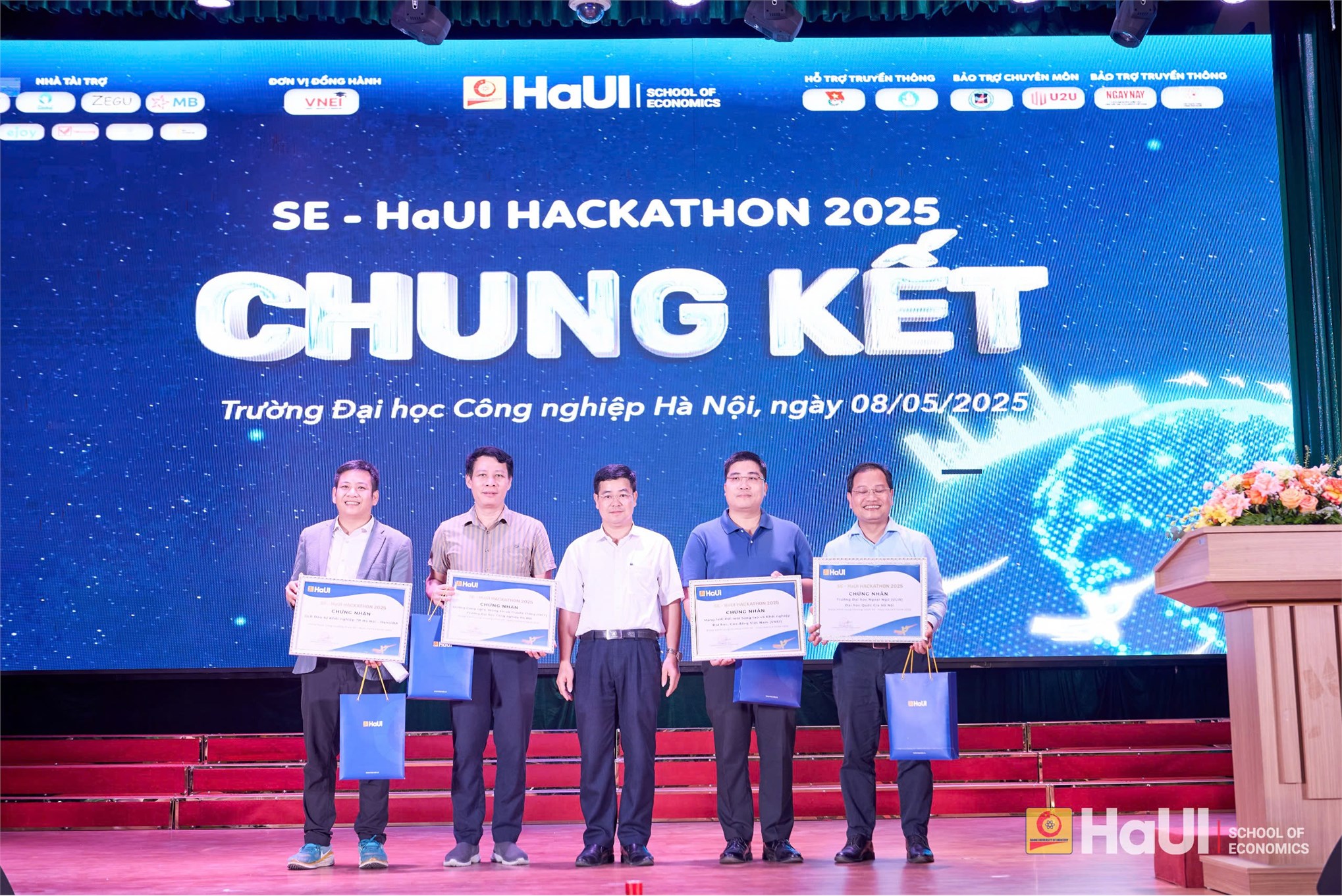 Chung kết cuộc thi SE - HaUI Hackathon 2025 “NeoCulture InnoBiz”: Sân chơi khởi nghiệp sáng tạo gắn kết văn hóa và công nghệ