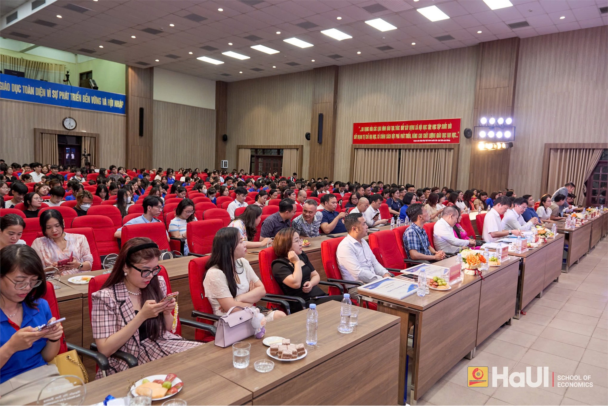 Chung kết cuộc thi SE - HaUI Hackathon 2025 “NeoCulture InnoBiz”: Sân chơi khởi nghiệp sáng tạo gắn kết văn hóa và công nghệ