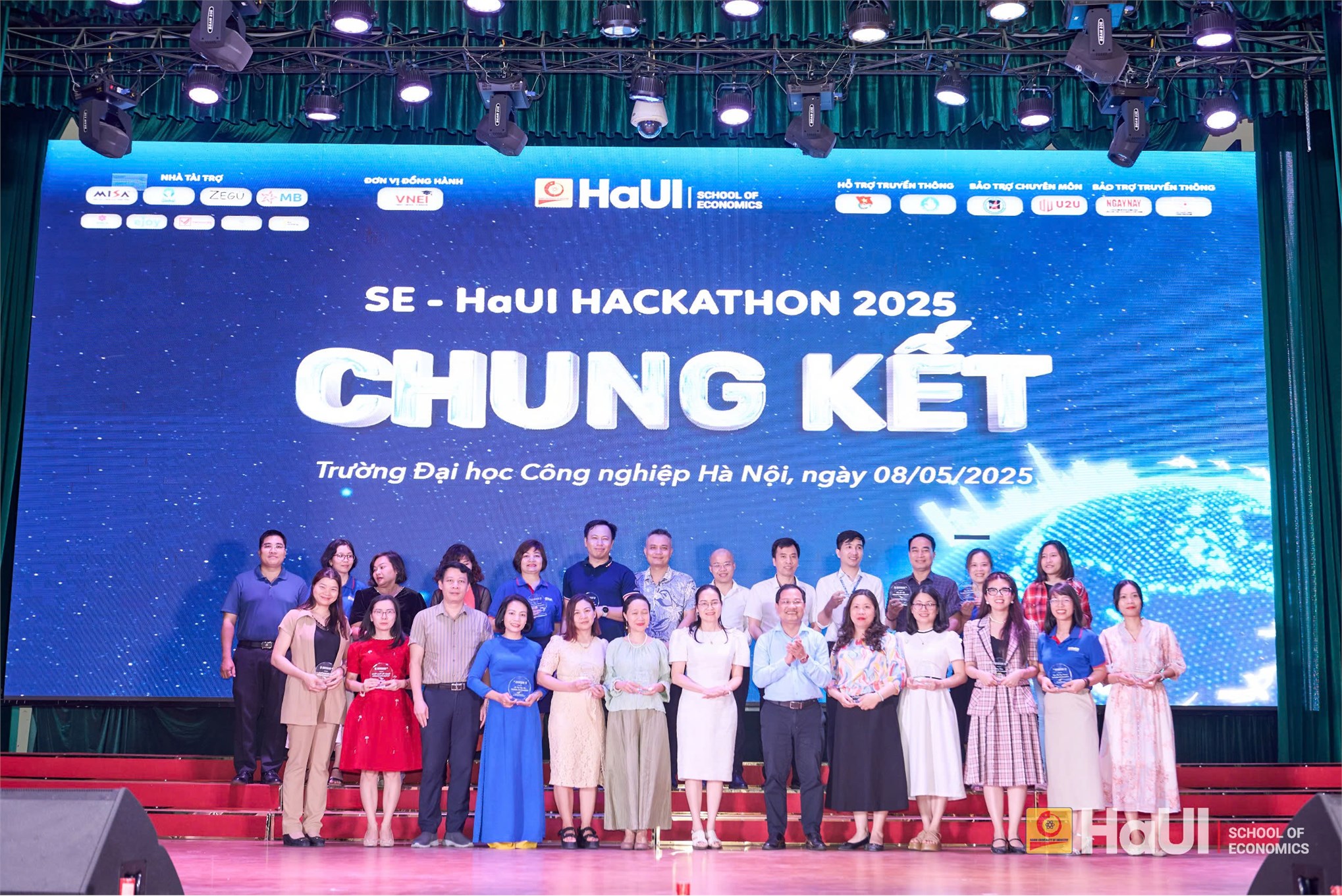 Chung kết cuộc thi SE - HaUI Hackathon 2025 “NeoCulture InnoBiz”: Sân chơi khởi nghiệp sáng tạo gắn kết văn hóa và công nghệ