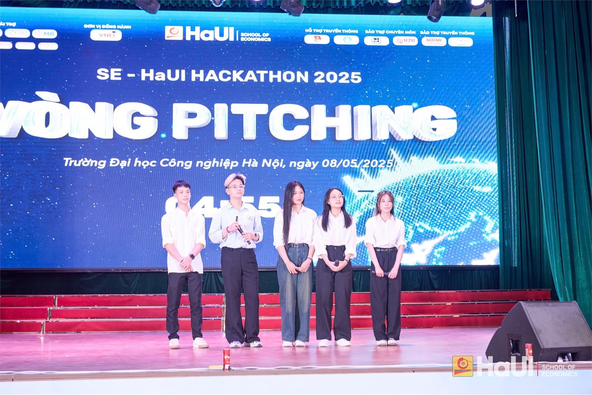 Chung kết cuộc thi SE - HaUI Hackathon 2025 “NeoCulture InnoBiz”: Sân chơi khởi nghiệp sáng tạo gắn kết văn hóa và công nghệ