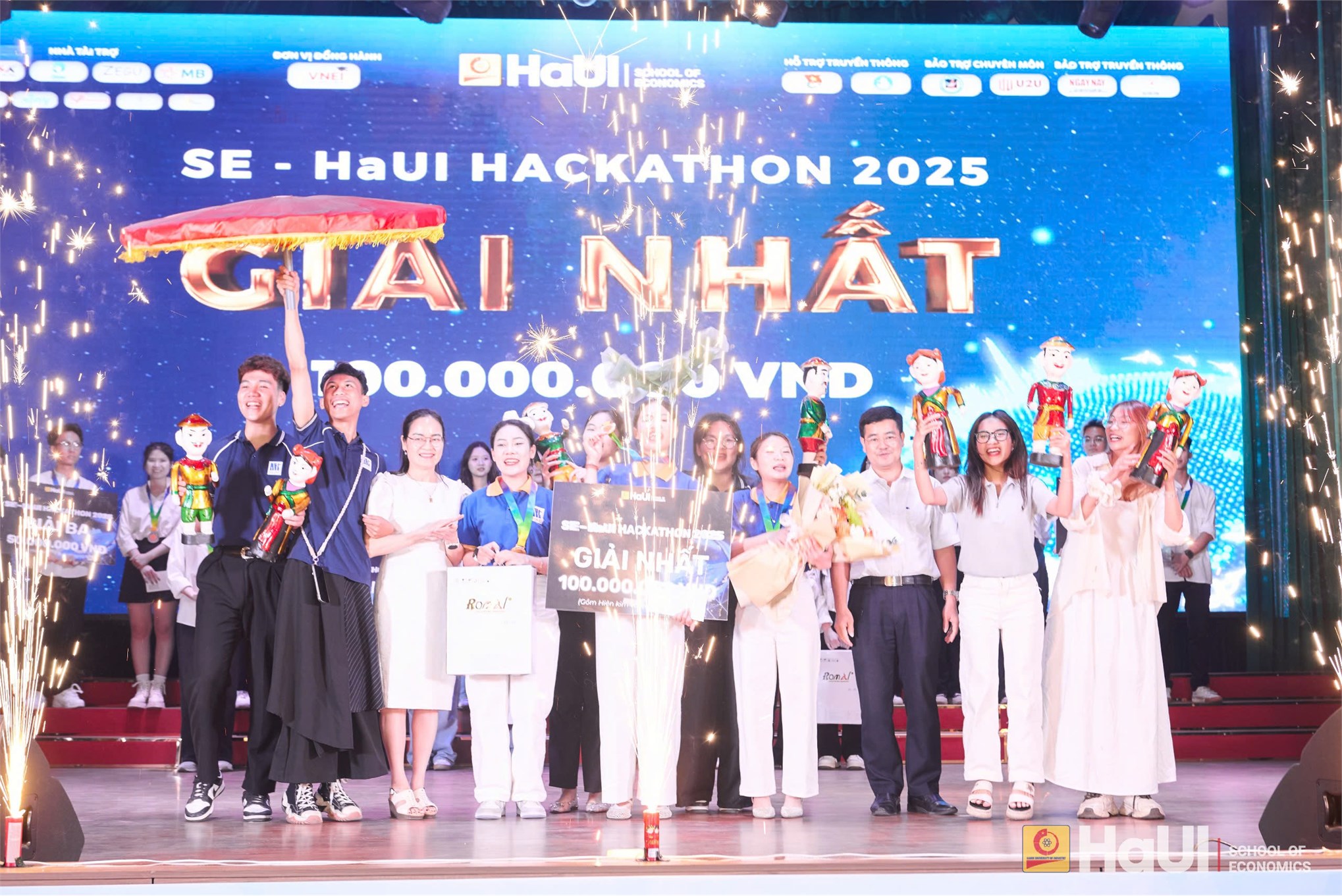 Chung kết cuộc thi SE - HaUI Hackathon 2025 “NeoCulture InnoBiz”: Sân chơi khởi nghiệp sáng tạo gắn kết văn hóa và công nghệ