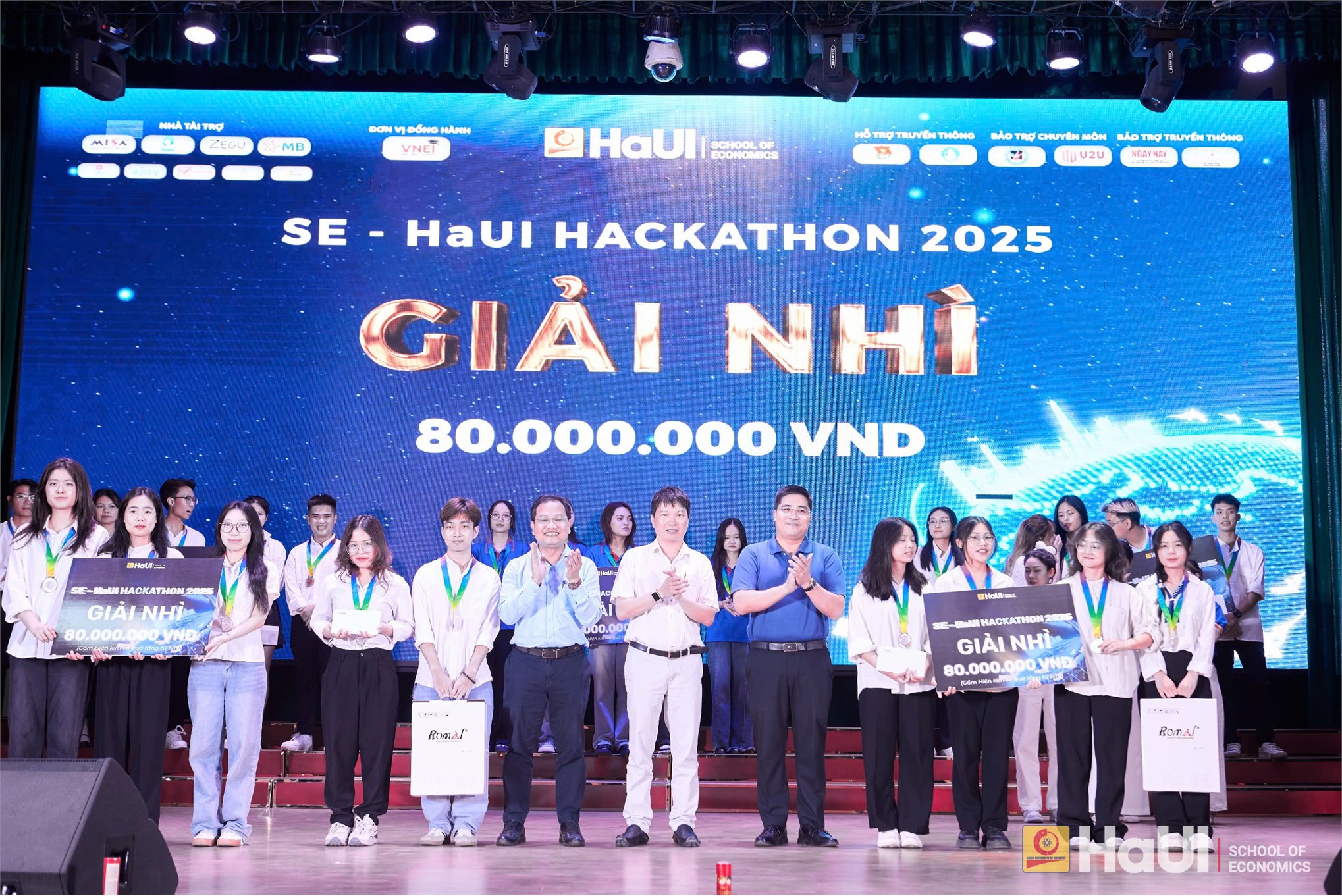 Chung kết cuộc thi SE - HaUI Hackathon 2025 “NeoCulture InnoBiz”: Sân chơi khởi nghiệp sáng tạo gắn kết văn hóa và công nghệ