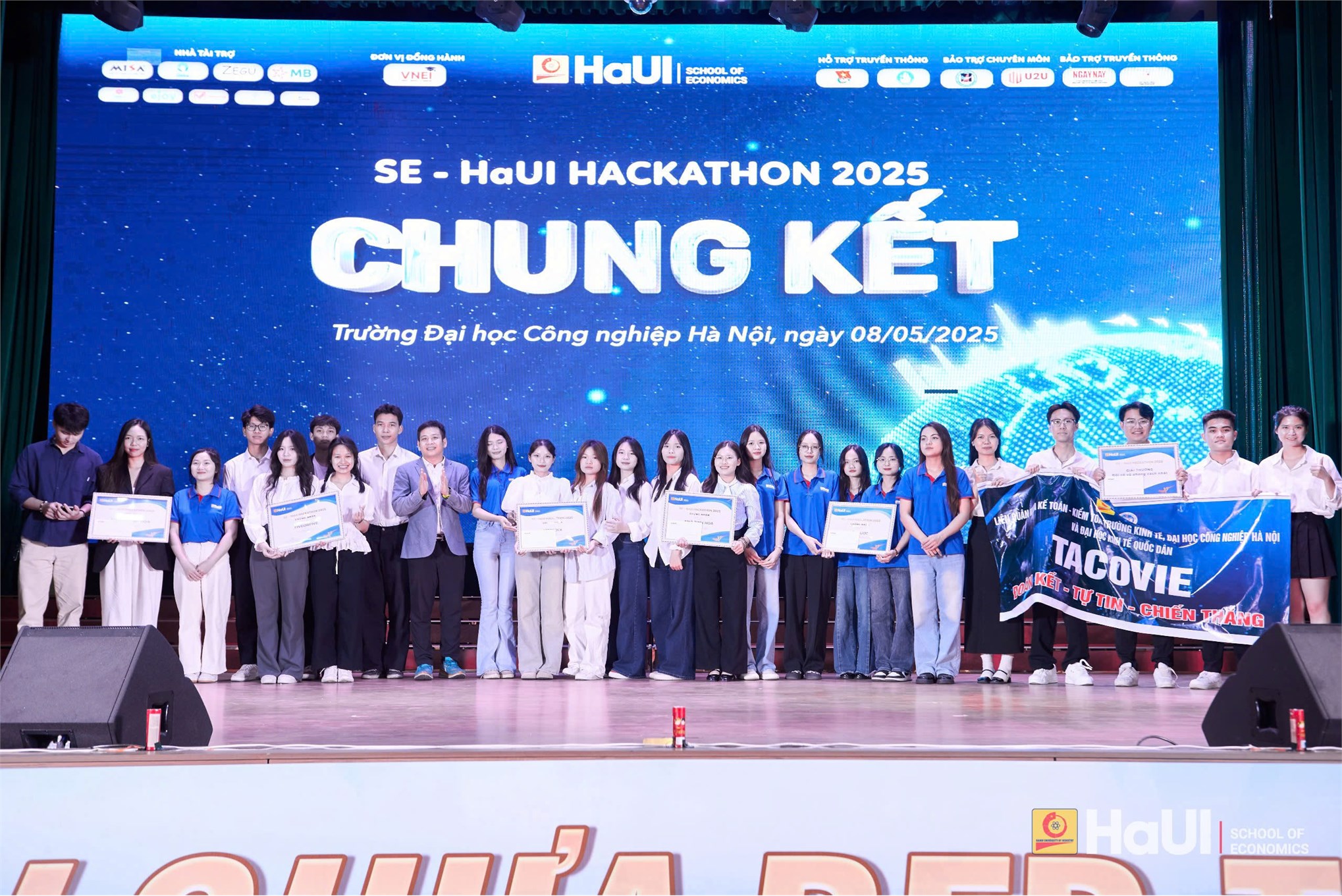Chung kết cuộc thi SE - HaUI Hackathon 2025 “NeoCulture InnoBiz”: Sân chơi khởi nghiệp sáng tạo gắn kết văn hóa và công nghệ