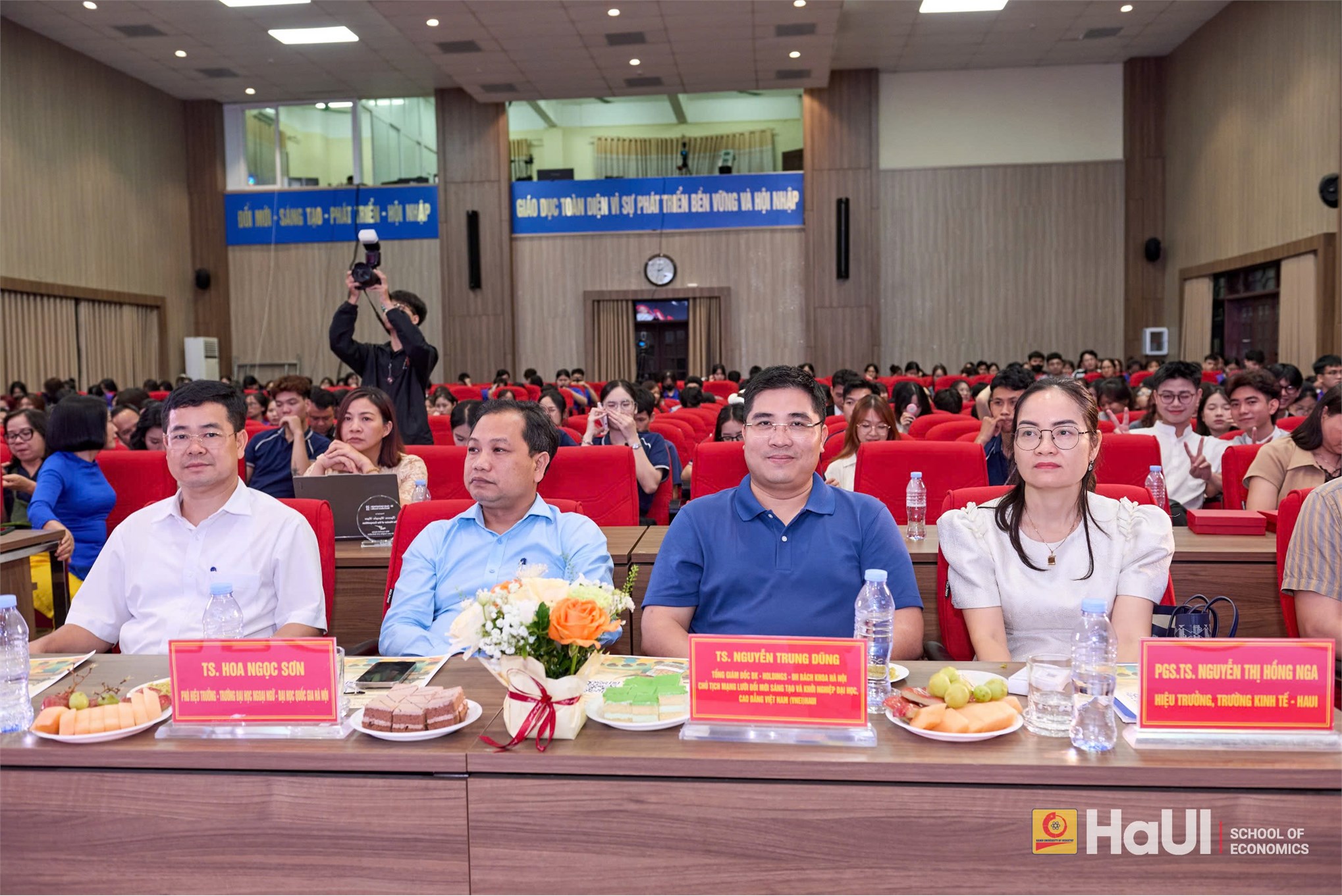 Chung kết cuộc thi SE - HaUI Hackathon 2025 “NeoCulture InnoBiz”: Sân chơi khởi nghiệp sáng tạo gắn kết văn hóa và công nghệ