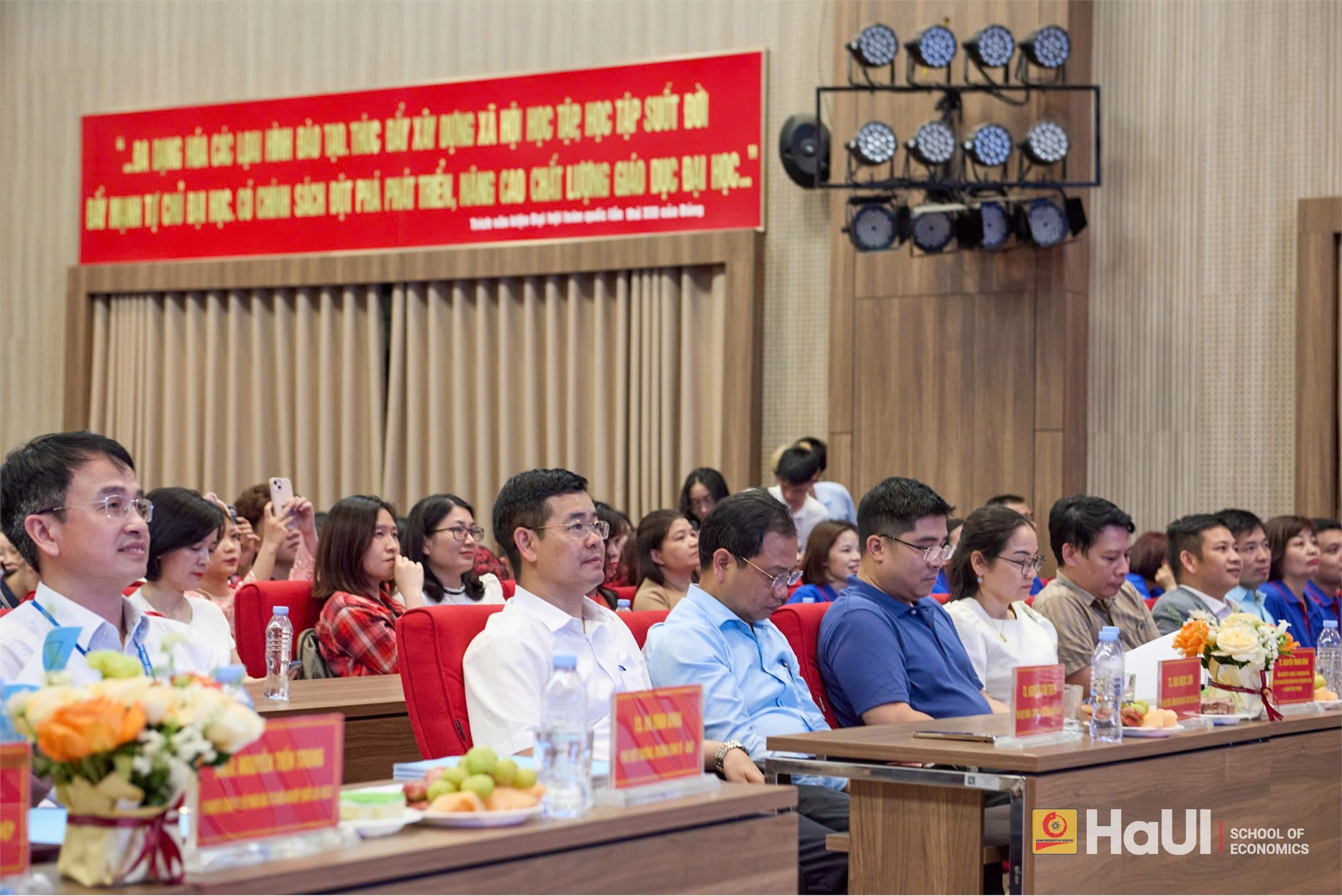 Chung kết cuộc thi SE - HaUI Hackathon 2025 “NeoCulture InnoBiz”: Sân chơi khởi nghiệp sáng tạo gắn kết văn hóa và công nghệ