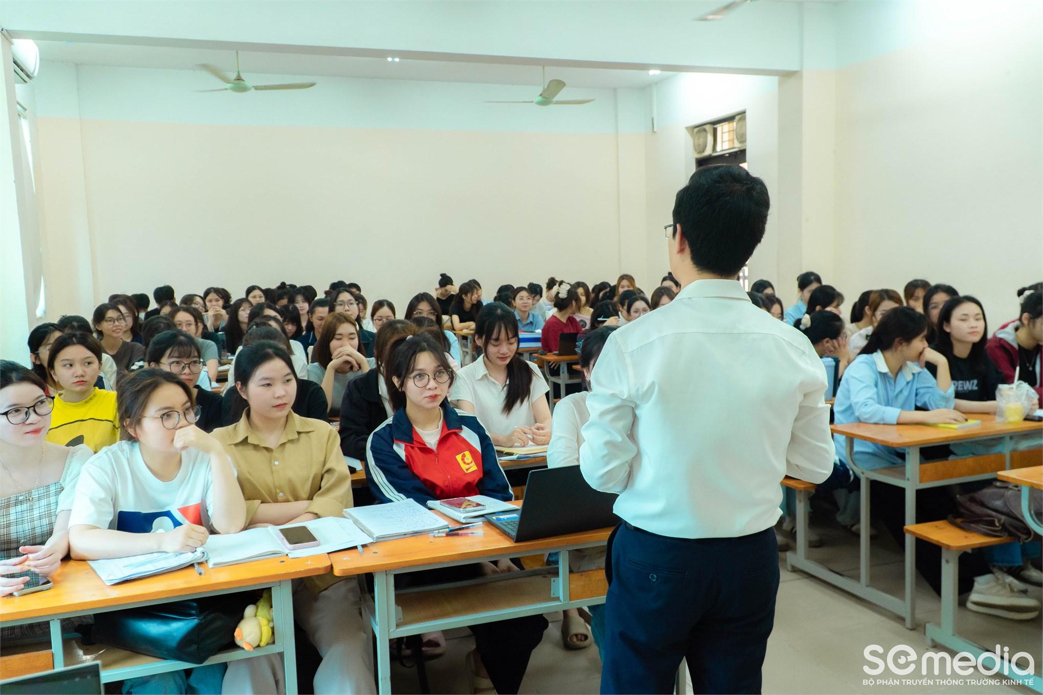 Đồng giảng cùng chuyên gia: Gắn kết lý thuyết với thực tiễn trong học phần “Quản lý hành chính nhà nước”