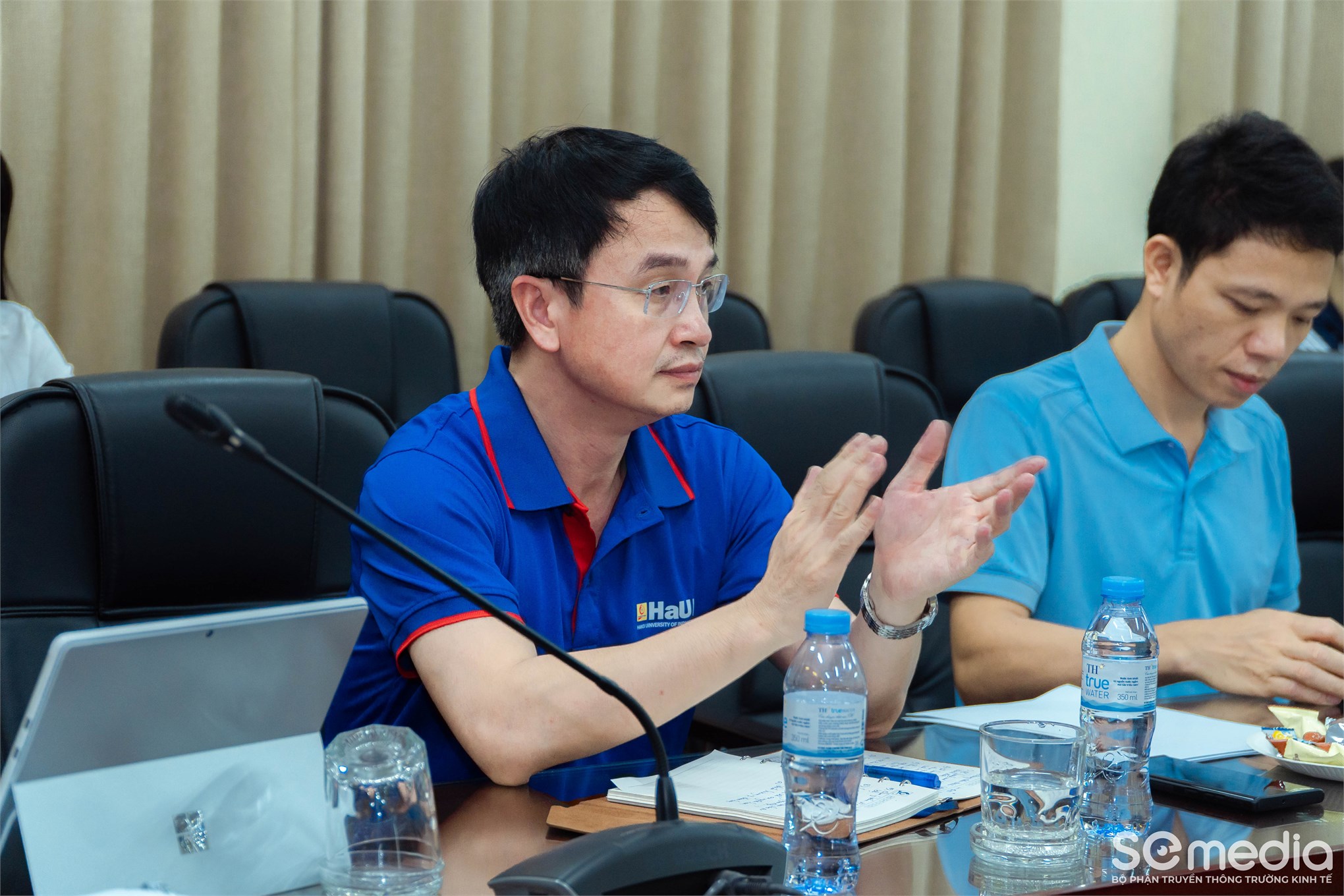 Chi bộ Kinh tế 1 – Đảng bộ bộ phận Trường Kinh tế tổ chức Lễ kết nạp Đảng viên mới tháng 5/2025