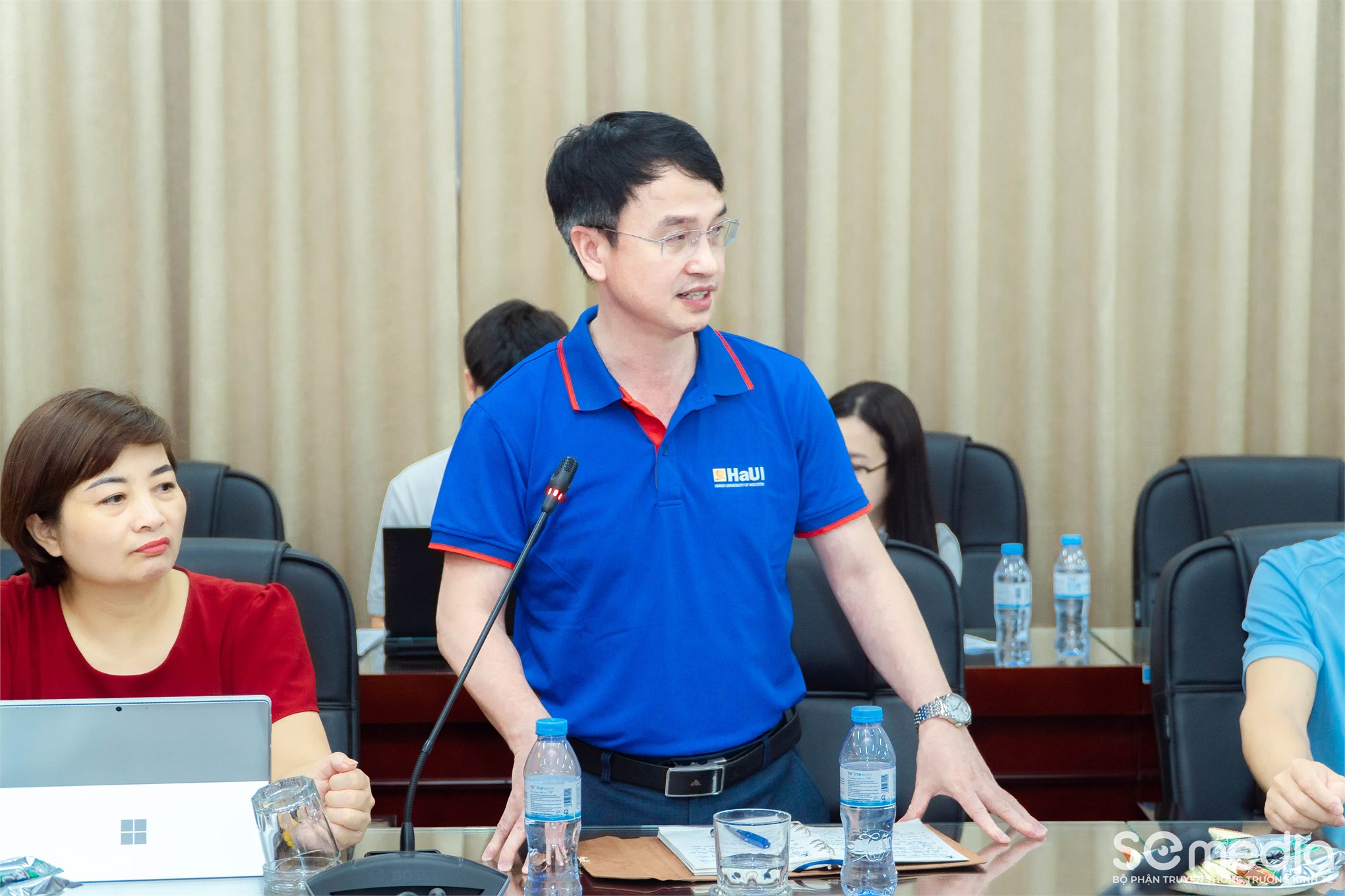 Chi bộ Kinh tế 1 – Đảng bộ bộ phận Trường Kinh tế tổ chức Lễ kết nạp Đảng viên mới tháng 5/2025