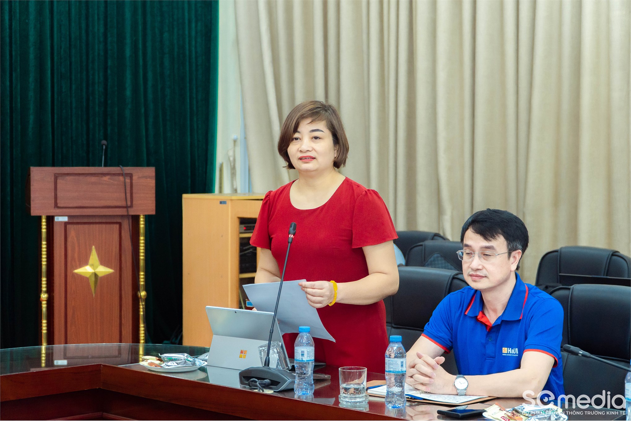 Chi bộ Kinh tế 1 – Đảng bộ bộ phận Trường Kinh tế tổ chức Lễ kết nạp Đảng viên mới tháng 5/2025