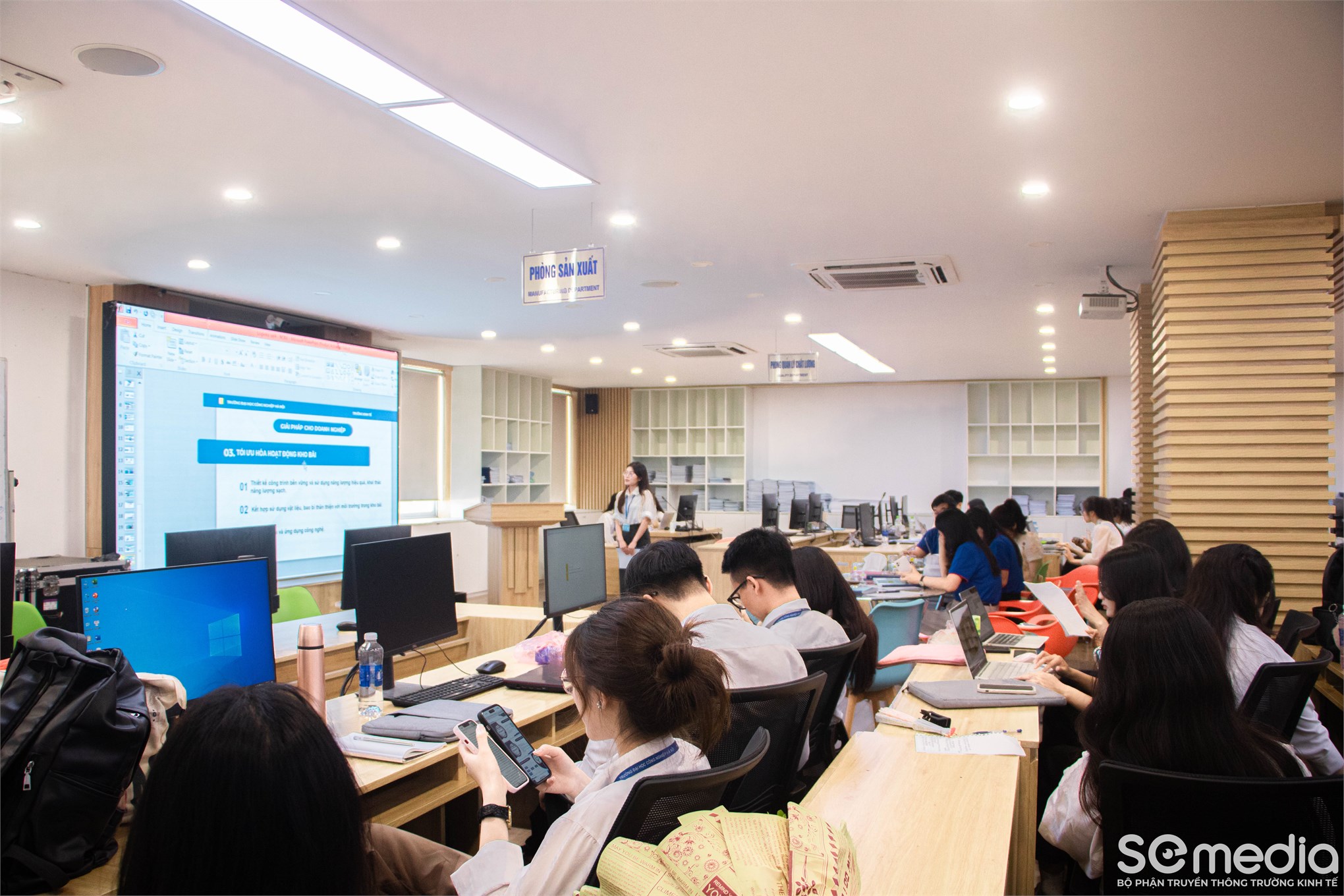 Trường Kinh tế – Đại học Công nghiệp Hà Nội: sôi nổi và chất lượng trong vòng bán kết cấp trường cuộc thi sinh viên nghiên cứu khoa học năm học 2024–2025