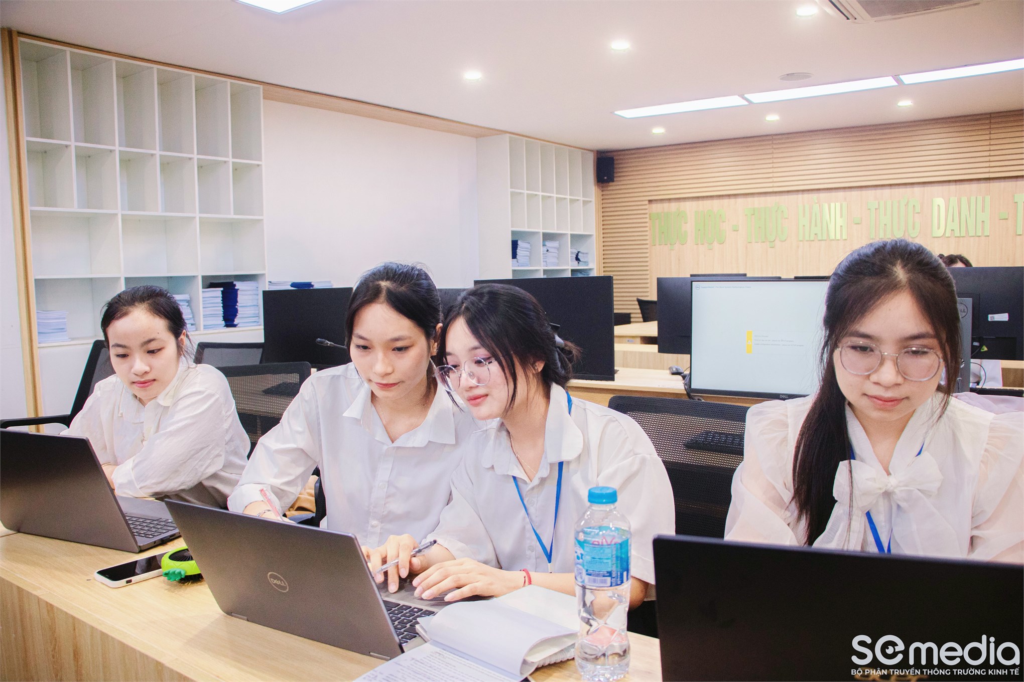 Trường Kinh tế – Đại học Công nghiệp Hà Nội: sôi nổi và chất lượng trong vòng bán kết cấp trường cuộc thi sinh viên nghiên cứu khoa học năm học 2024–2025