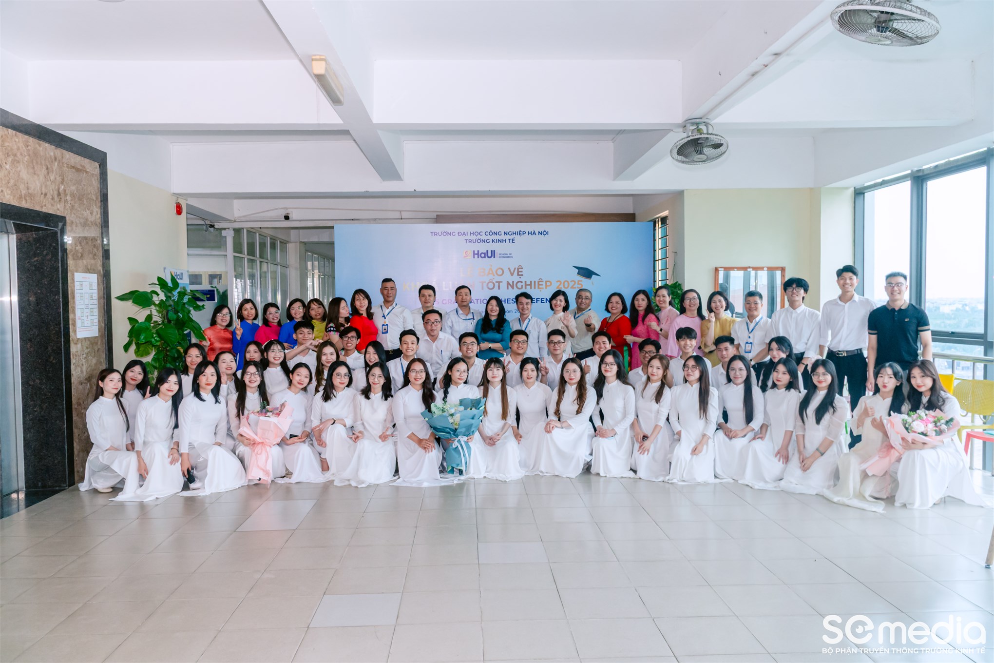 Lễ bảo vệ Khóa luận tốt nghiệp của sinh viên Trường Kinh tế !
