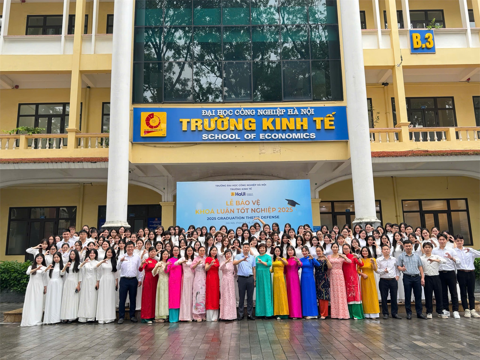 Lễ bảo vệ Khóa luận tốt nghiệp của sinh viên Trường Kinh tế !
