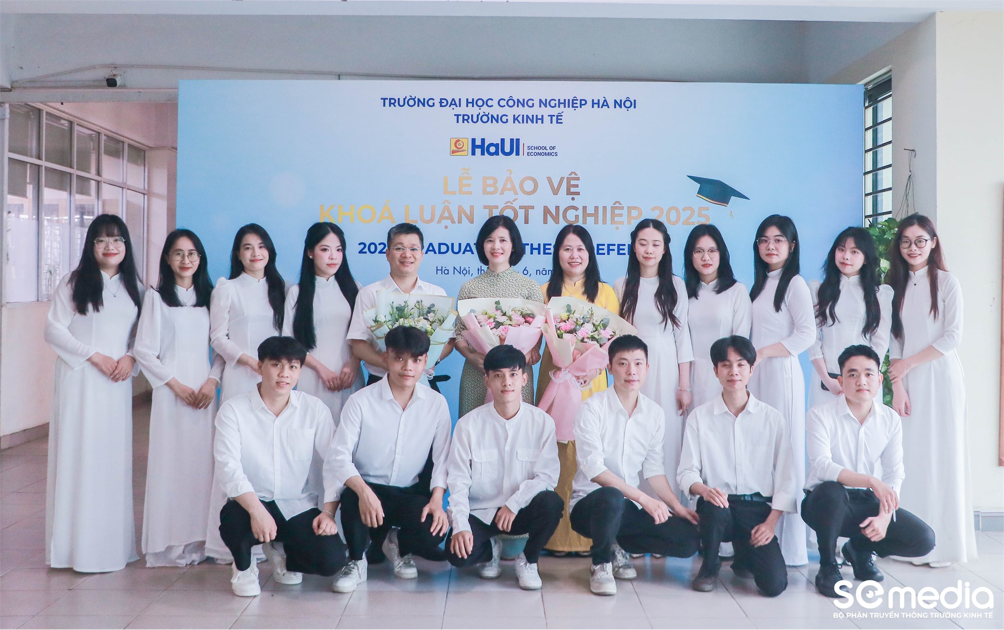 Lễ bảo vệ Khóa luận tốt nghiệp của sinh viên Trường Kinh tế !