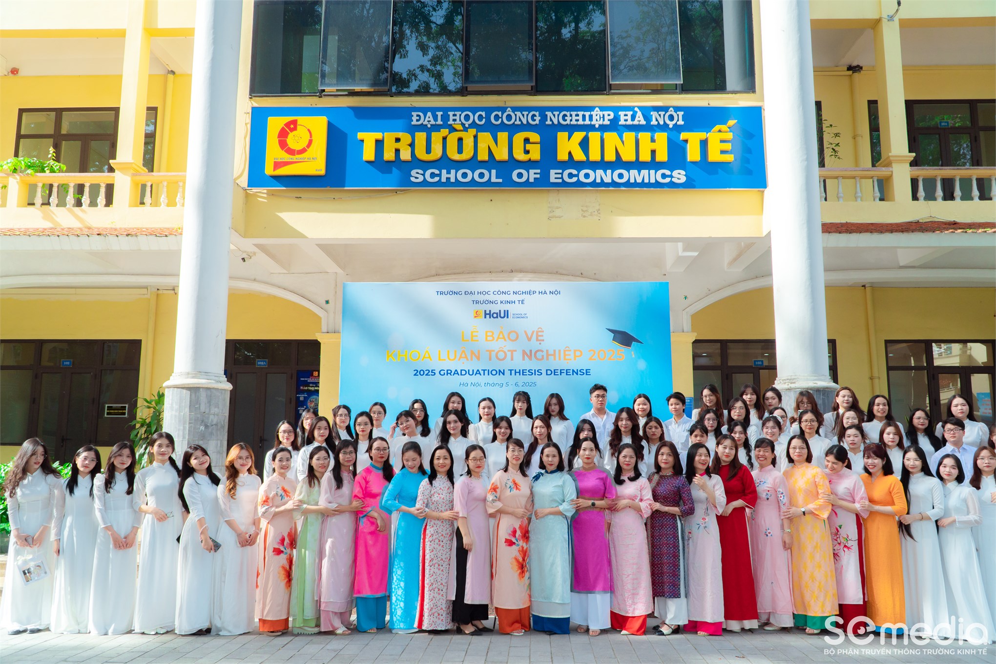 Lễ bảo vệ Khóa luận tốt nghiệp của sinh viên Trường Kinh tế !