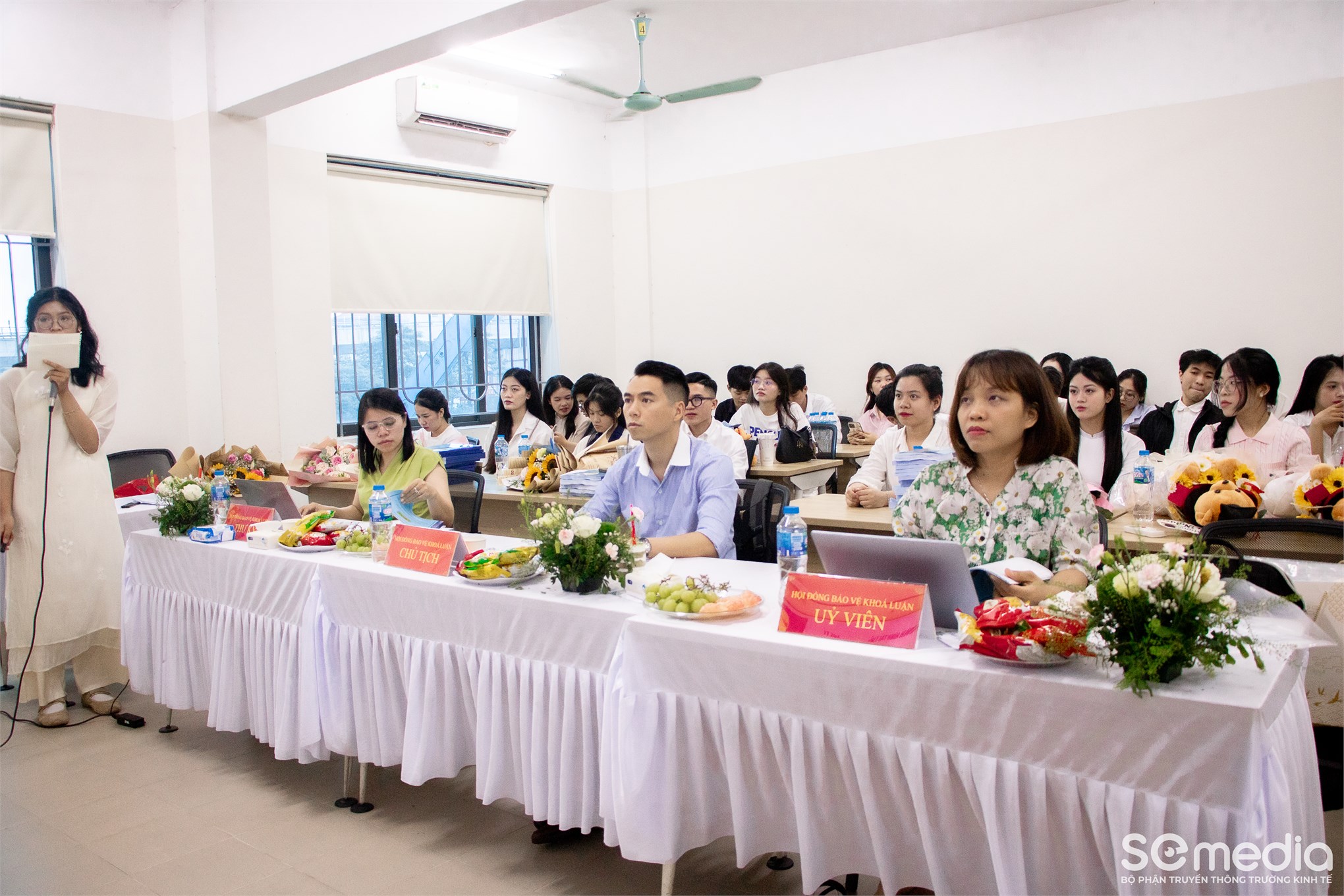 Lễ bảo vệ Khóa luận tốt nghiệp của sinh viên Trường Kinh tế !