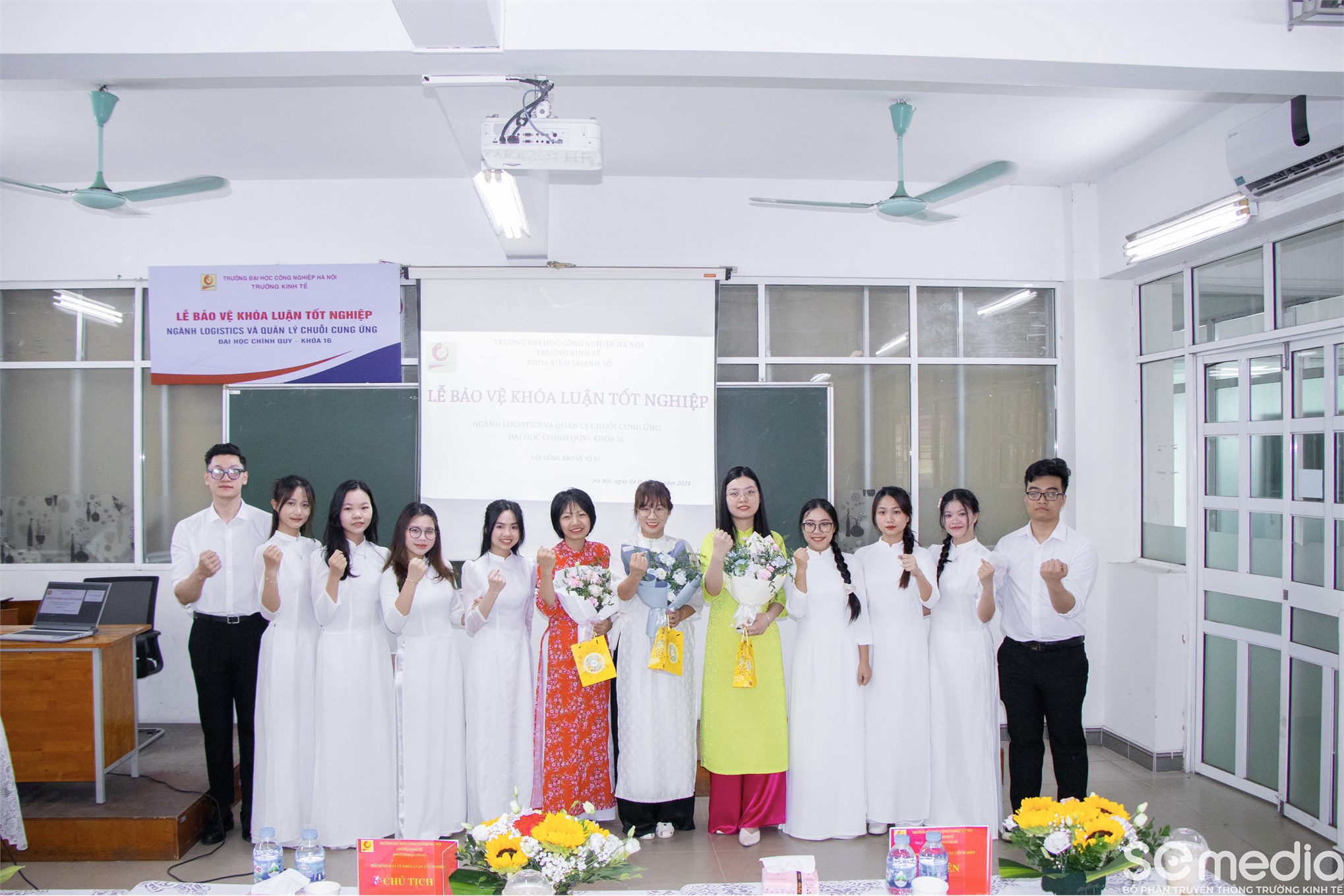 Lễ bảo vệ Khóa luận tốt nghiệp của sinh viên Trường Kinh tế !