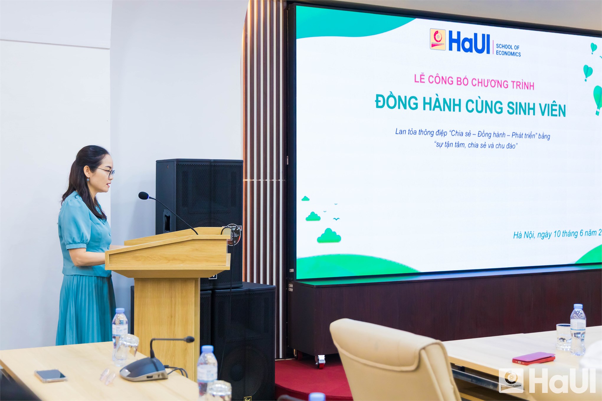 Trường Kinh tế - Trường Đại học Công nghiệp Hà Nội long trọng tổ chức Lễ ra mắt và công bố “Chương trình Đồng hành cùng sinh viên”