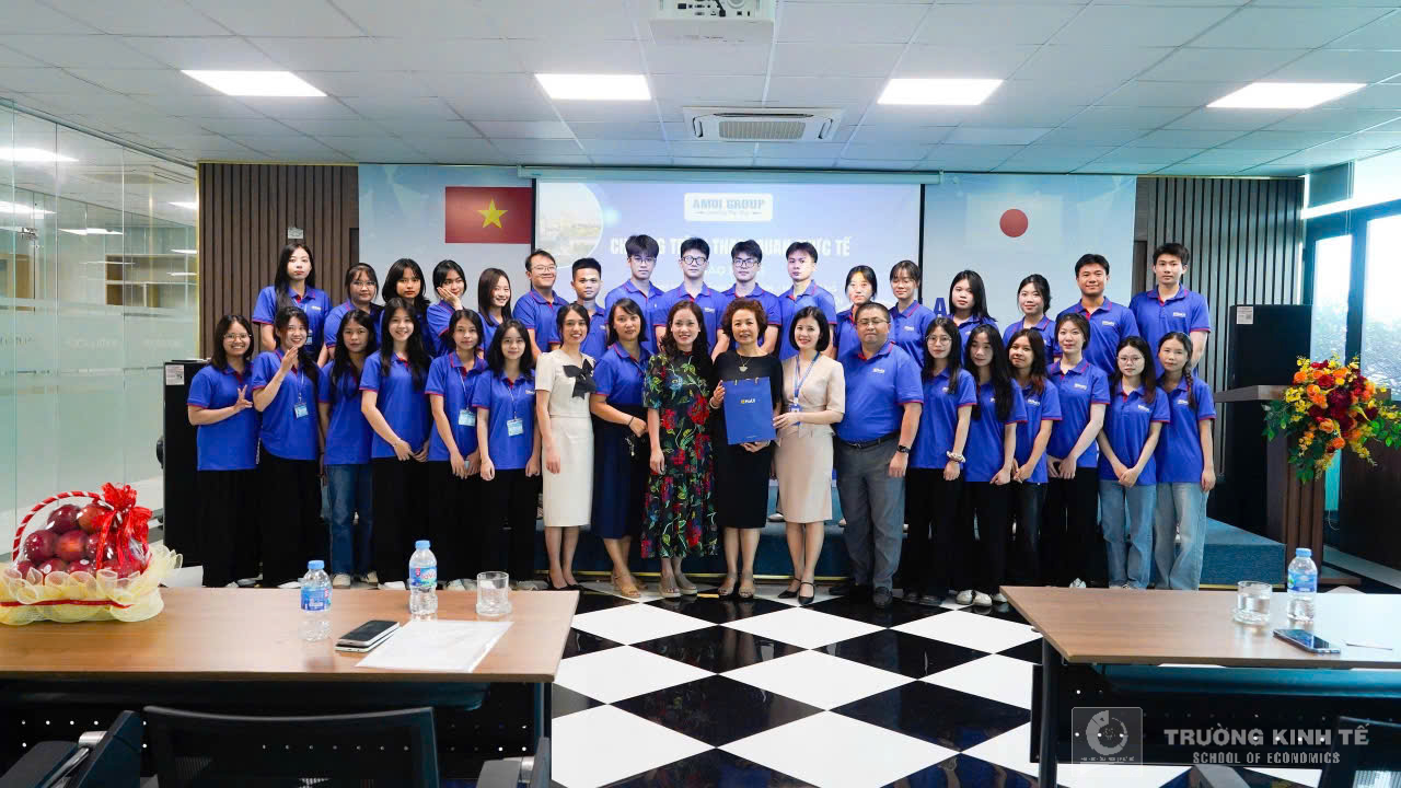 Sinh viên ngành Tài chính – Ngân hàng Trường Kinh tế tham quan thực tế và định hướng nghề nghiệp tại Tập đoàn AMDI
