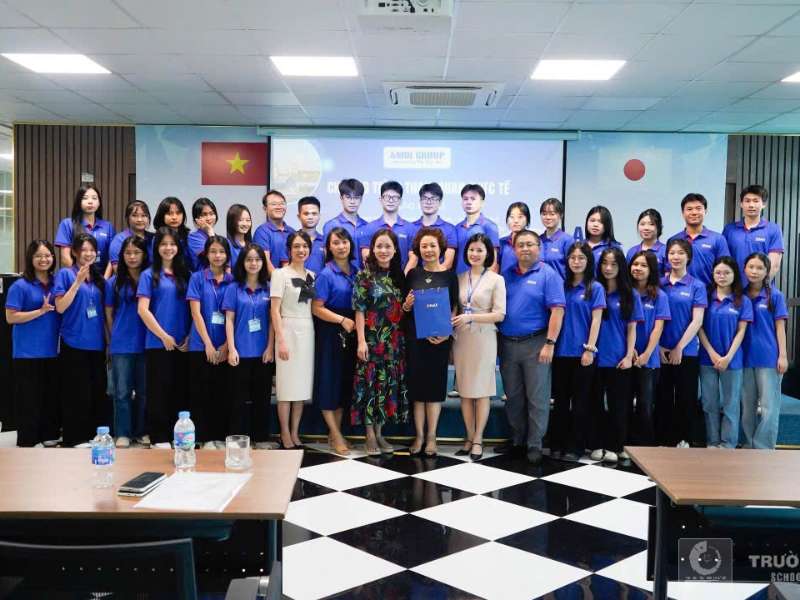 Sinh viên ngành Tài chính – Ngân hàng Trường Kinh tế tham quan thực tế và định hướng nghề nghiệp tại Tập đoàn AMDI