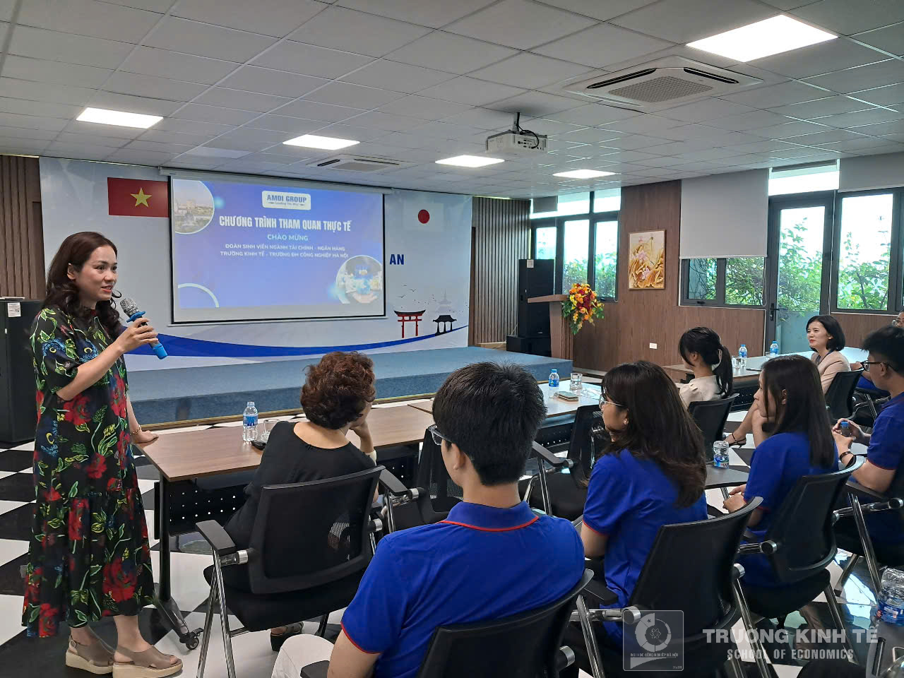 Sinh viên ngành Tài chính – Ngân hàng Trường Kinh tế tham quan thực tế và định hướng nghề nghiệp tại Tập đoàn AMDI