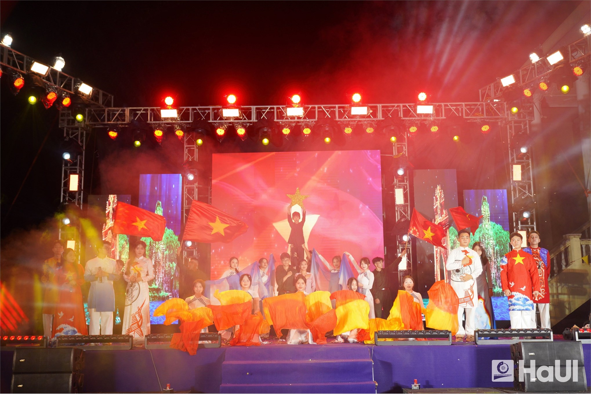 Đại nhạc hội HaUI `The Bonding Festival`: Đêm bùng nổ của tài năng và sự gắn kết