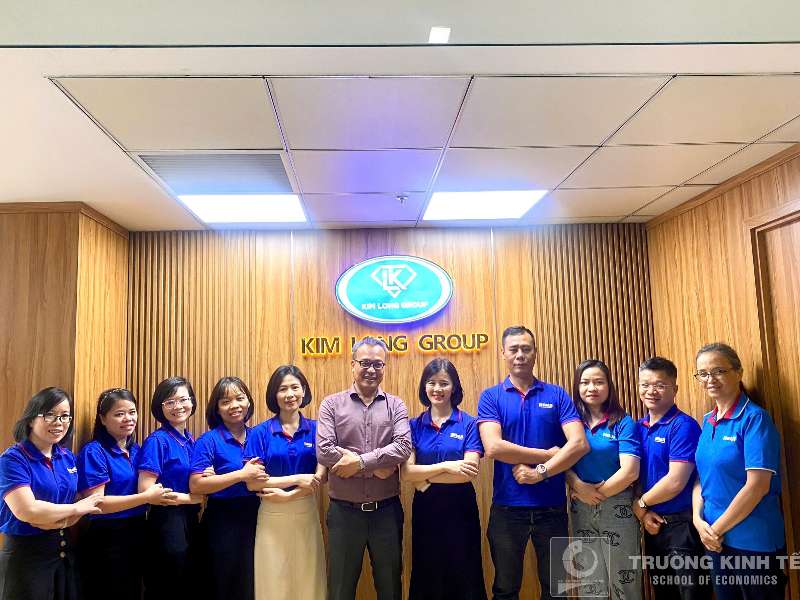 Khoa Tài chính tổ chức chương trình tham quan, trao đổi thực tế tại Công ty Cổ phần Kim Long