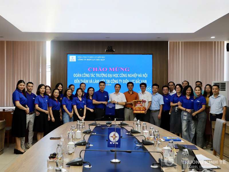 Tăng cường gắn kết nhà trường – doanh nghiệp: Khoa Quản trị tổ chức chương trình làm việc thực tế tại Bắc Kạn