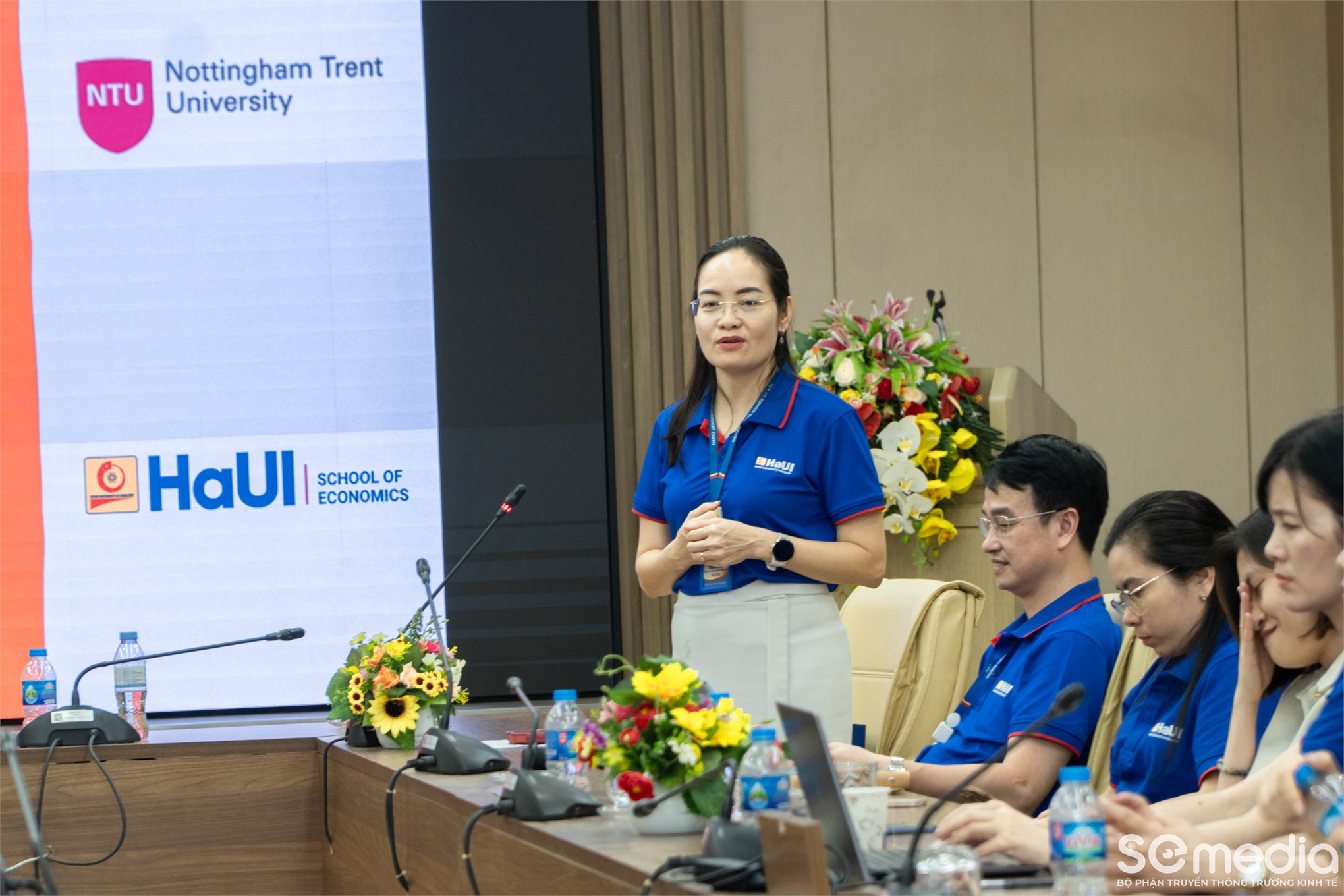 Hội thảo `Nâng cao năng lực nghiên cứu khoa học: Lựa chọn tạp chí quốc tế và trả lời phản biện` tại Trường Kinh tế