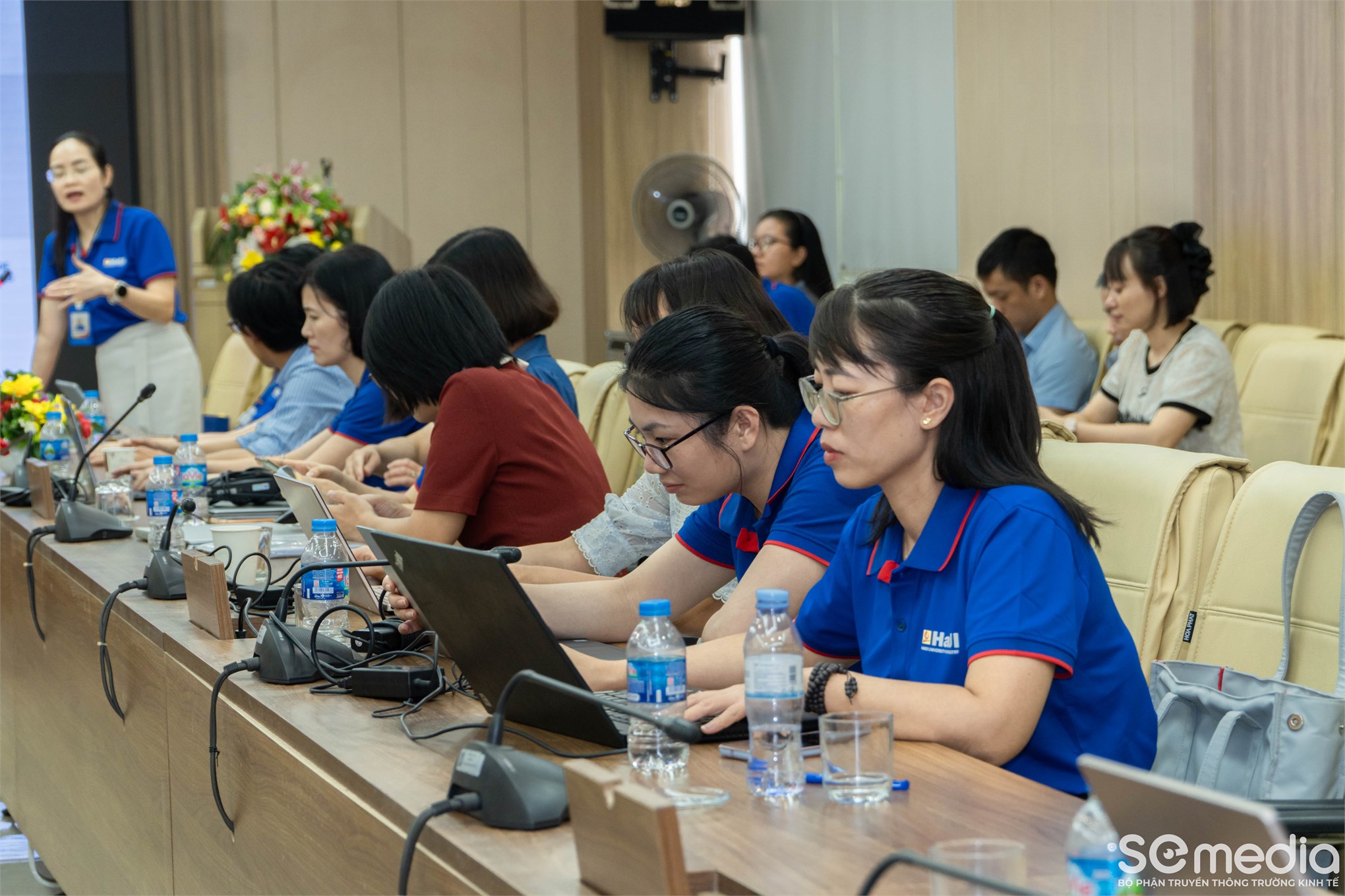 Hội thảo `Nâng cao năng lực nghiên cứu khoa học: Lựa chọn tạp chí quốc tế và trả lời phản biện` tại Trường Kinh tế