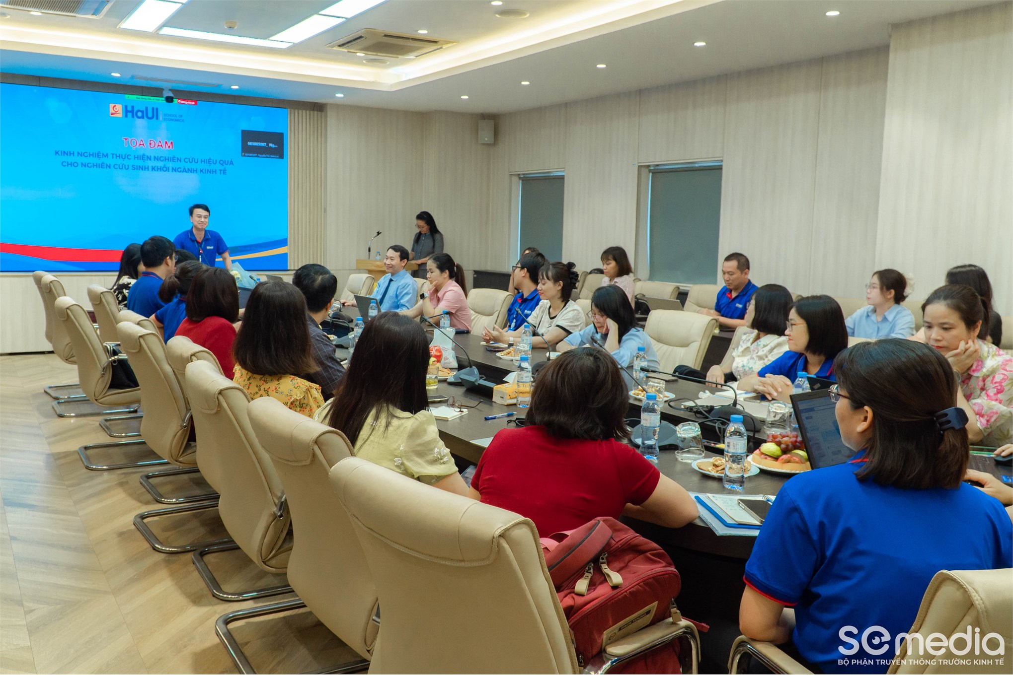Trường Kinh tế tổ chức tọa đàm “Kinh nghiệm thực hiện nghiên cứu hiệu quả cho nghiên cứu sinh khối ngành kinh tế”