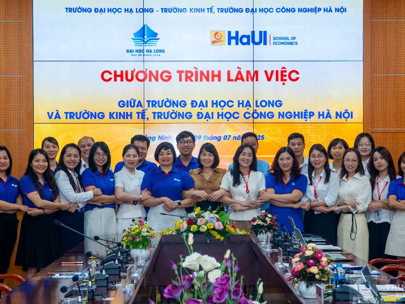 Tăng cường kết nối giữa các trường đại học: Trường Kinh tế tổ chức chương trình tham quan, khảo sát thực tế tại Đại học Hạ Long