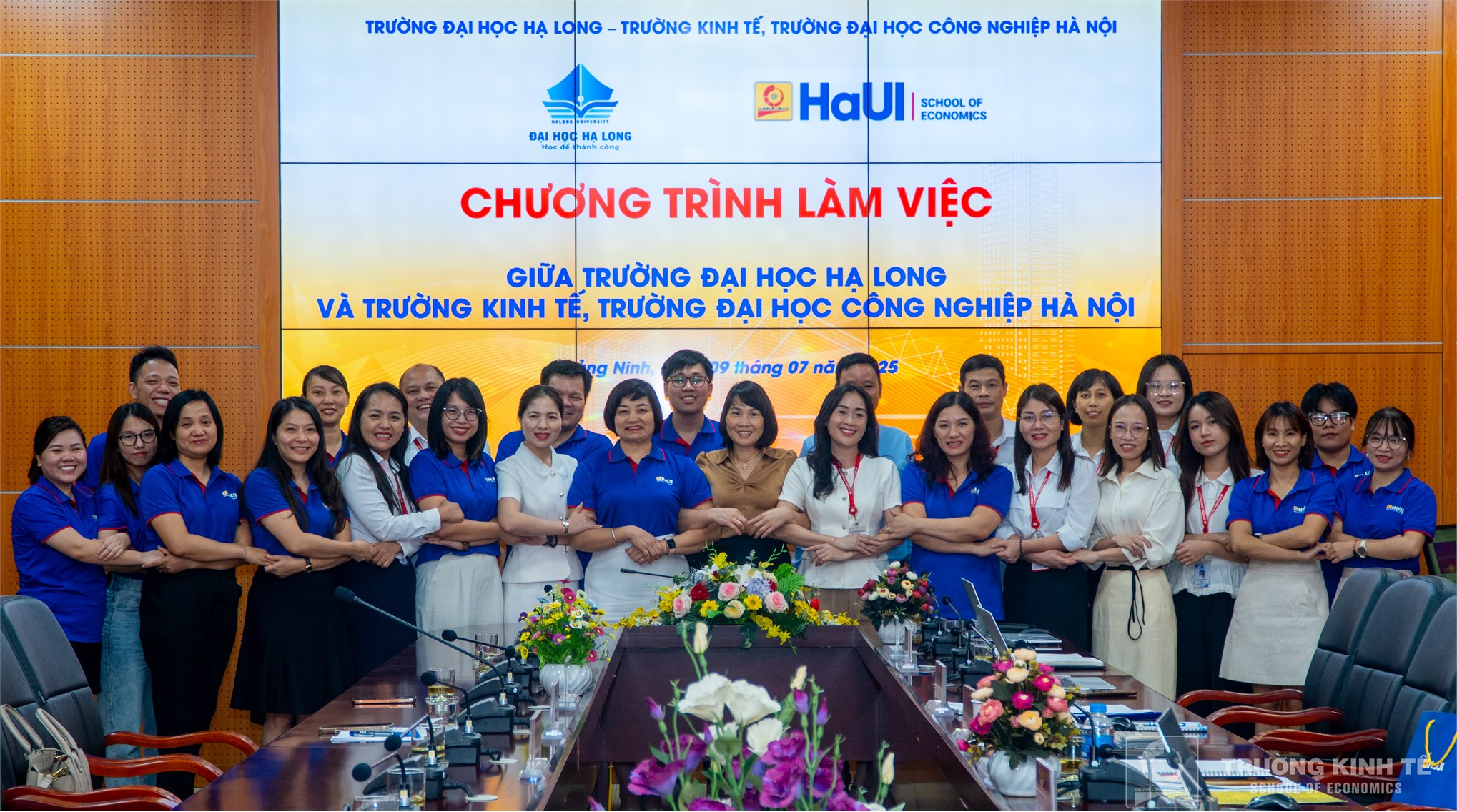 Tăng cường kết nối giữa các trường đại học: Trường Kinh tế tổ chức chương trình tham quan, khảo sát thực tế tại Đại học Hạ Long