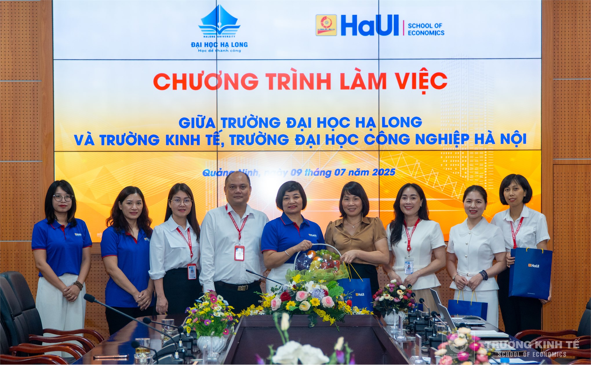 Tăng cường kết nối giữa các trường đại học: Trường Kinh tế tổ chức chương trình tham quan, khảo sát thực tế tại Đại học Hạ Long