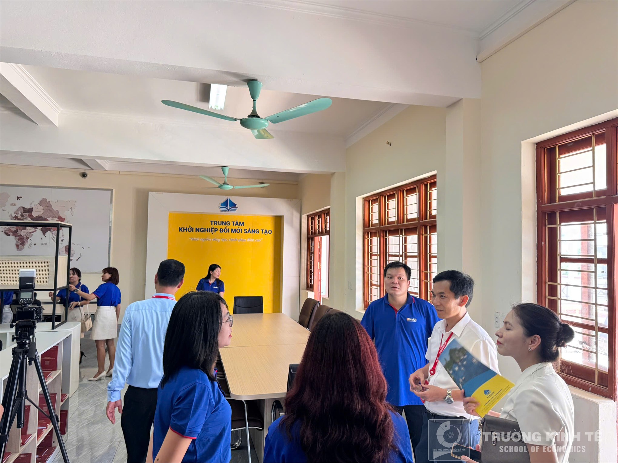 Tăng cường kết nối giữa các trường đại học: Trường Kinh tế tổ chức chương trình tham quan, khảo sát thực tế tại Đại học Hạ Long