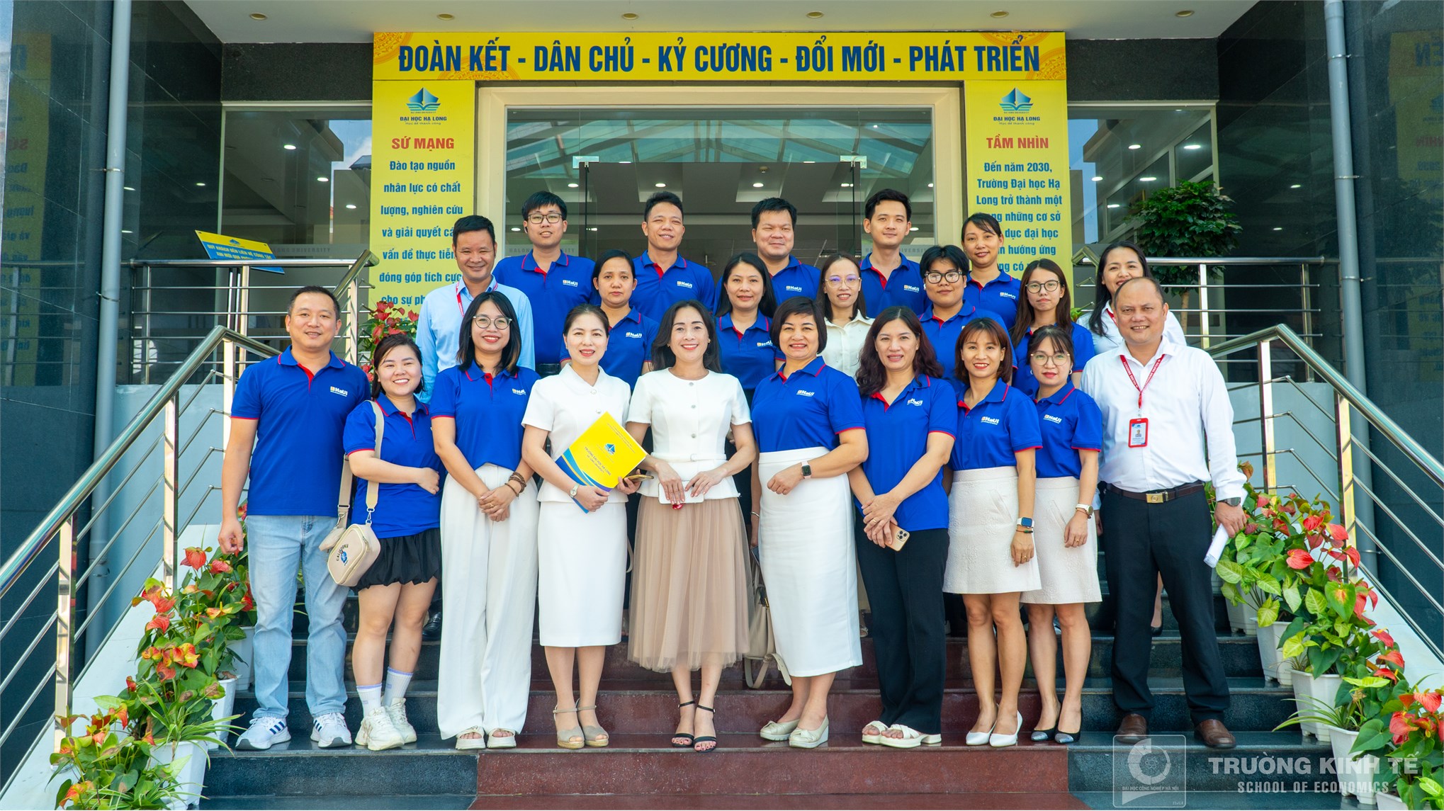 Tăng cường kết nối giữa các trường đại học: Trường Kinh tế tổ chức chương trình tham quan, khảo sát thực tế tại Đại học Hạ Long