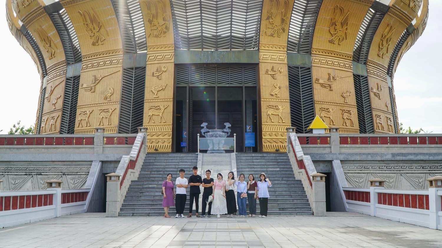 Sinh viên Trường Kinh tế - Trường Đại học Công nghiệp Hà Nội kết thúc tốt đẹp chương trình “UEH Mekong Summer Camp 2025” – Chương trình trao đổi sinh viên của UEH