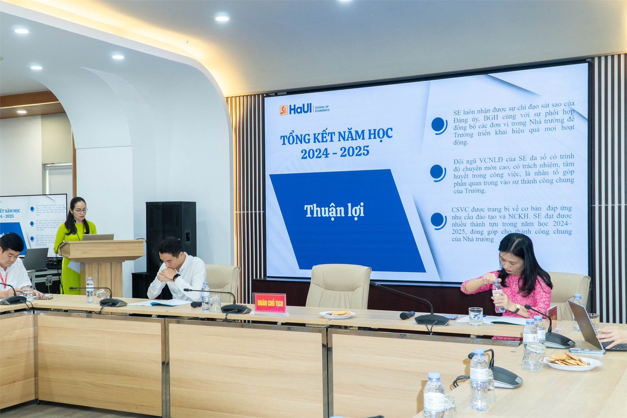 Hội nghị viên chức, người lao động Trường Kinh tế: Tổng kết năm học 2024-2025 và triển khai nhiệm vụ năm học 2025-2026