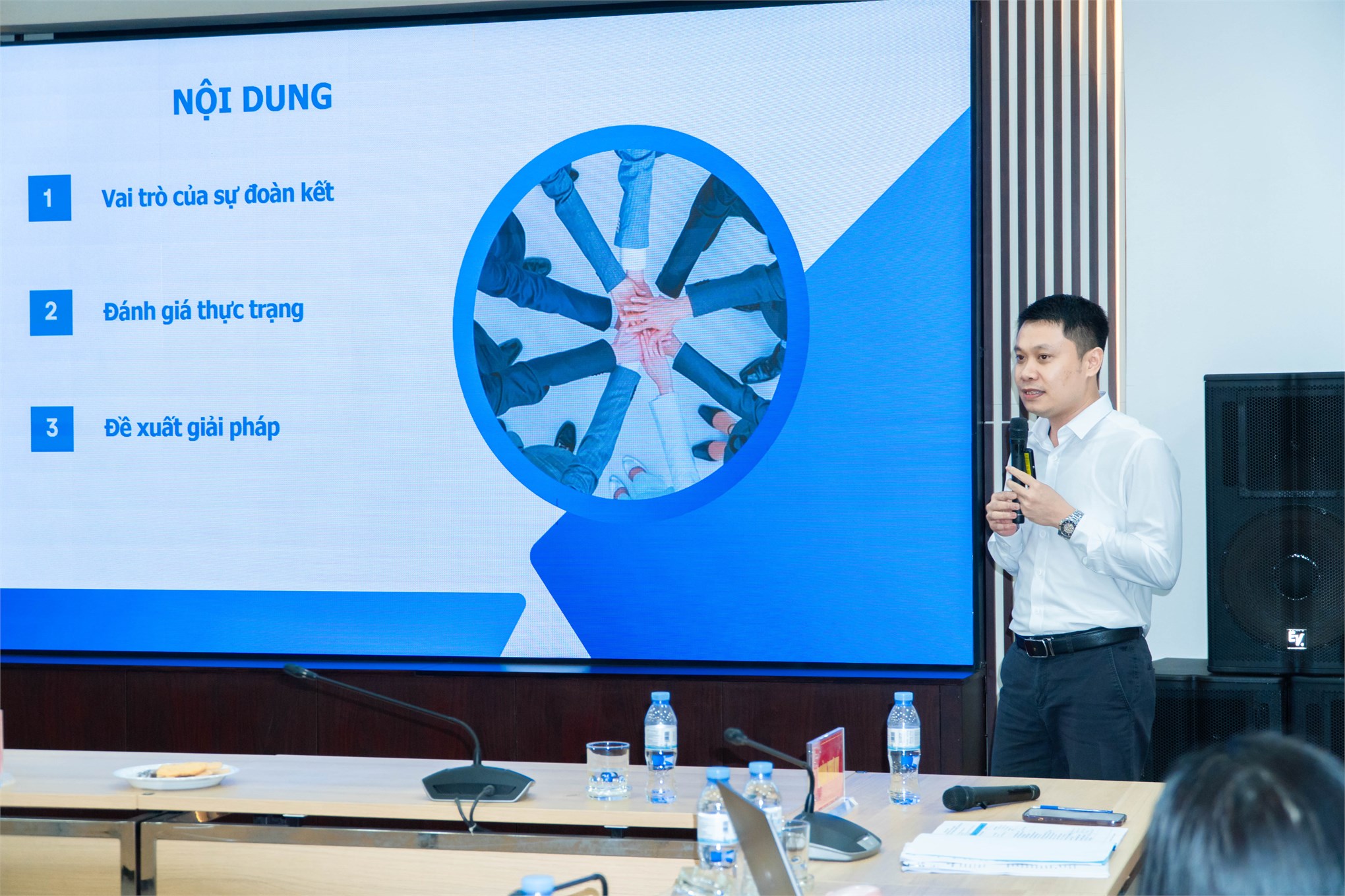 Hội nghị viên chức, người lao động Trường Kinh tế: Tổng kết năm học 2024-2025 và triển khai nhiệm vụ năm học 2025-2026