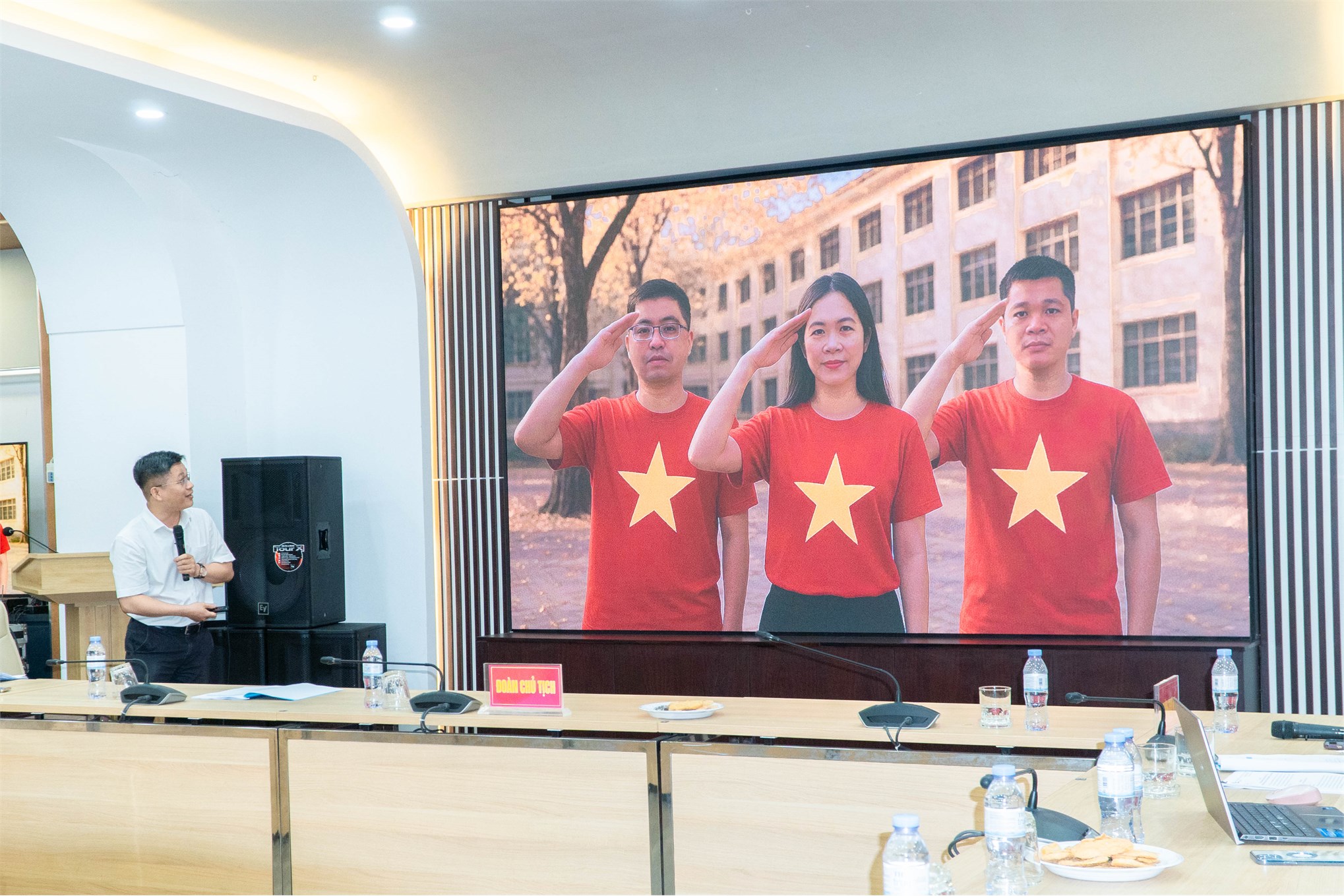 Hội nghị viên chức, người lao động Trường Kinh tế: Tổng kết năm học 2024-2025 và triển khai nhiệm vụ năm học 2025-2026